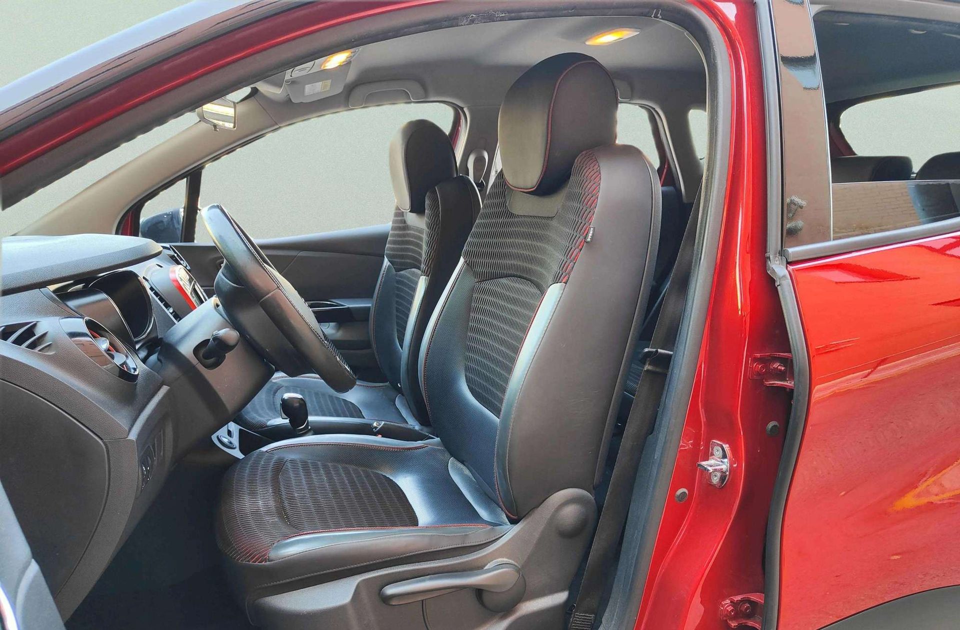 Renault Captur 1.5 dCi Energy Xmod EDC - foto 12