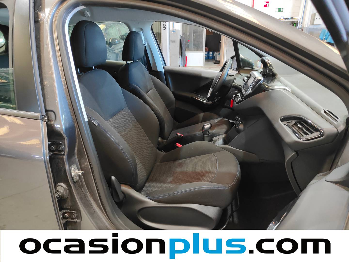 Peugeot 208 Peugeot 208 5P Signature 1.2L PureTech (82CV) km 0