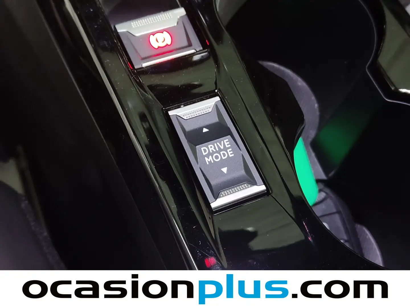 Foto Peugeot 2008 Peugeot 2008 Allure Hybrid eDCS6 (136 CV)