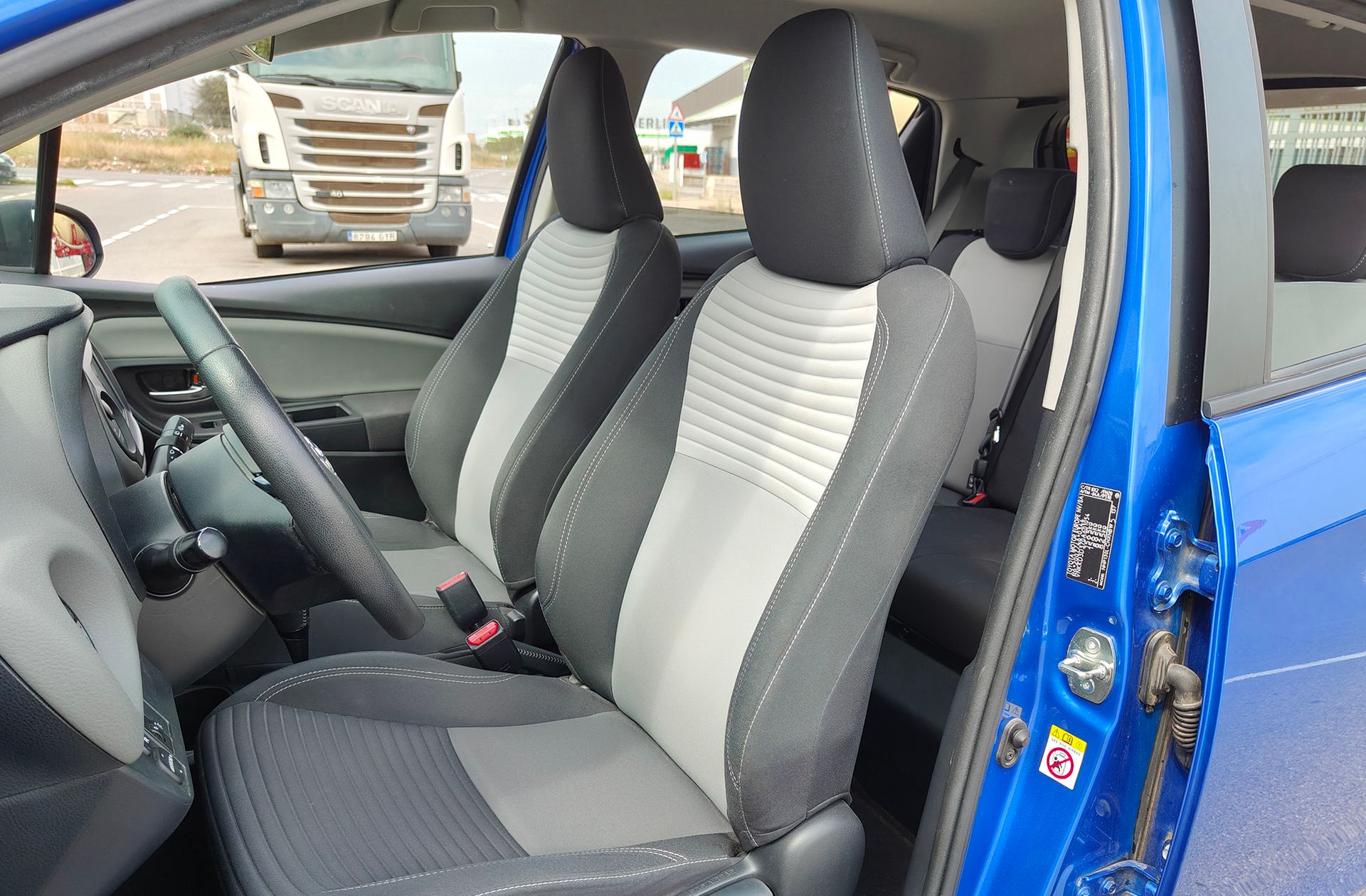 Toyota Yaris 100H Feel - foto 9