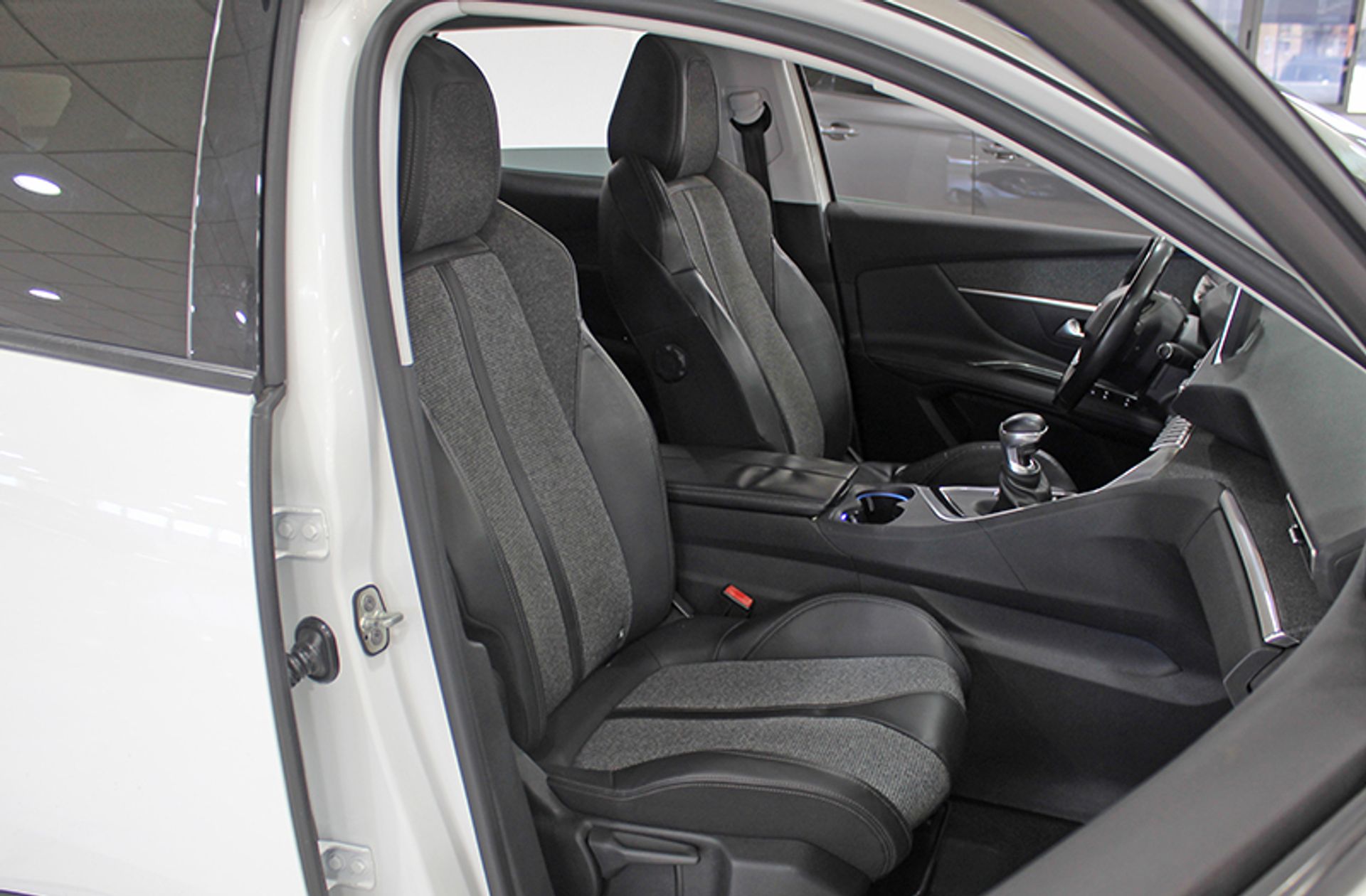 Peugeot 3008 BlueHDi 130 Allure - foto 19