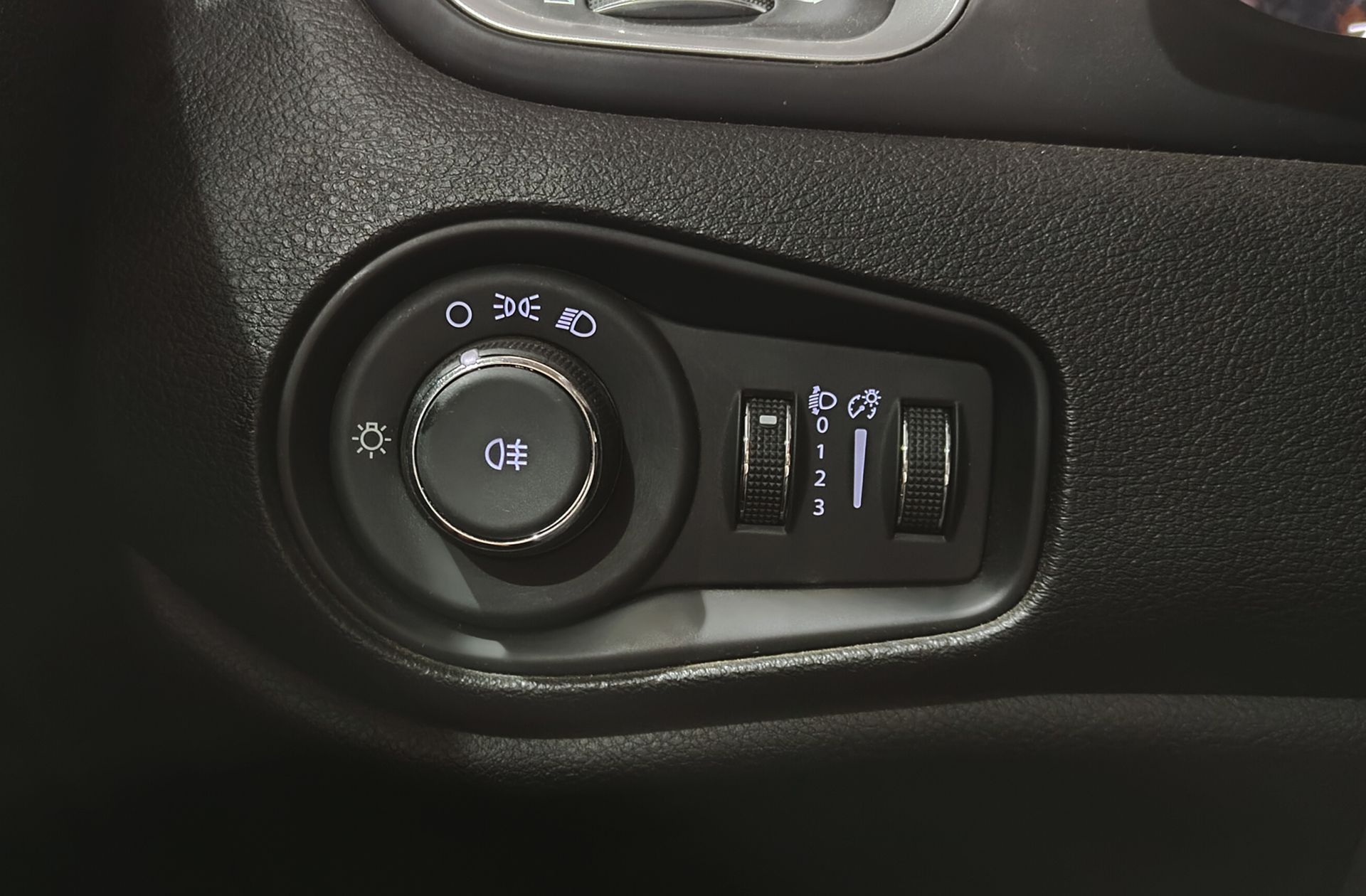 Jeep Renegade 1.6 E-TORQ Sport FWD E6 - foto 24