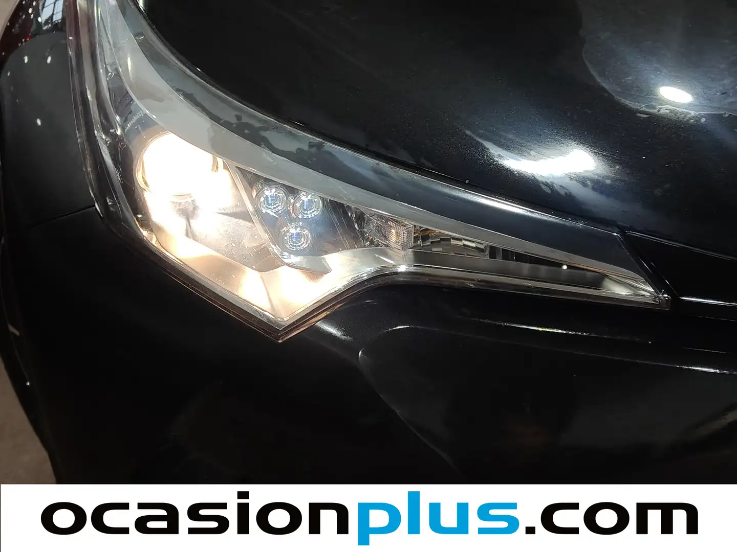 Foto Toyota C-HR Toyota C-HR 1.8 125H Advance (122 CV)