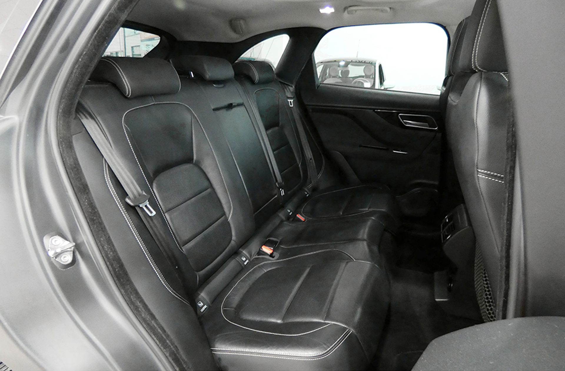 Jaguar F-Pace 2.0L i4D Prestige AWD - foto 22