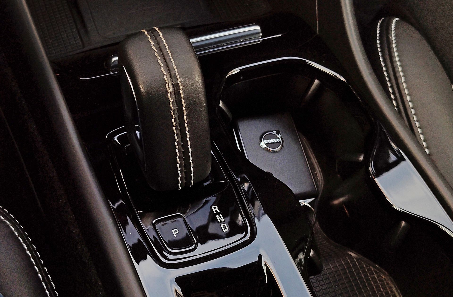 Volvo XC40 T3 R-Design - foto 5