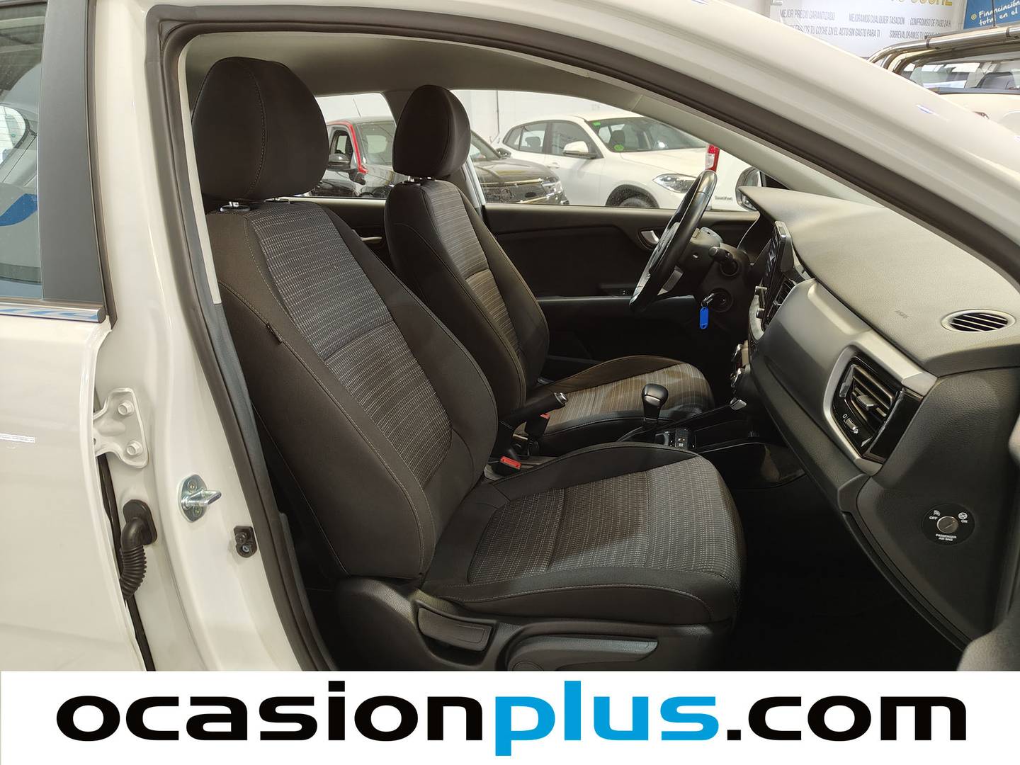 Foto KIA Stonic Kia Stonic 1.0 T-GDi MHEV Drive DCT (120 CV)