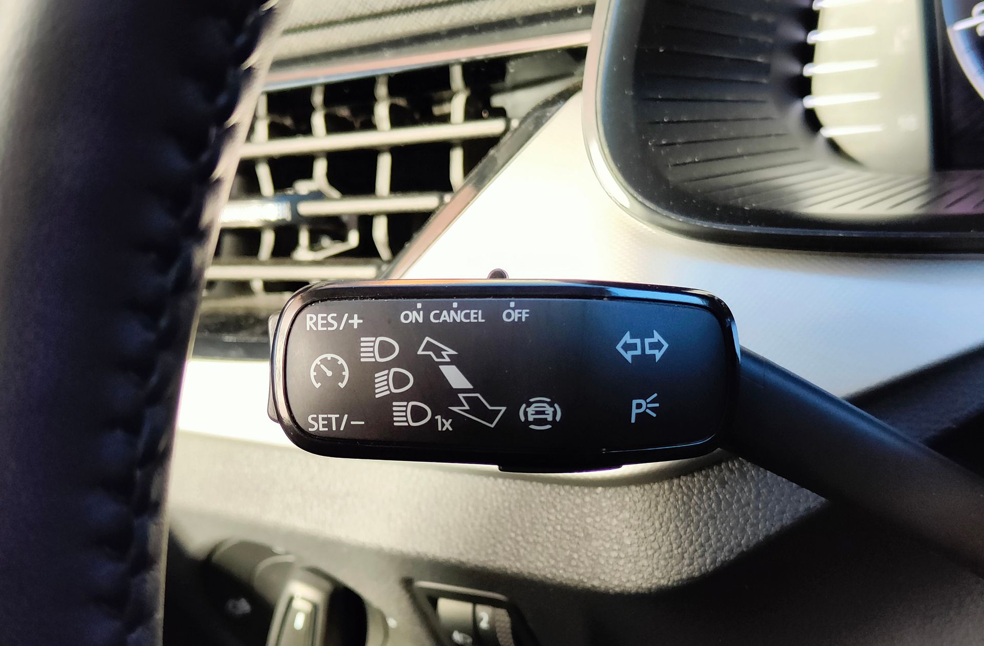 Škoda Kamiq 1.0 TSI Ambition DSG - foto 28