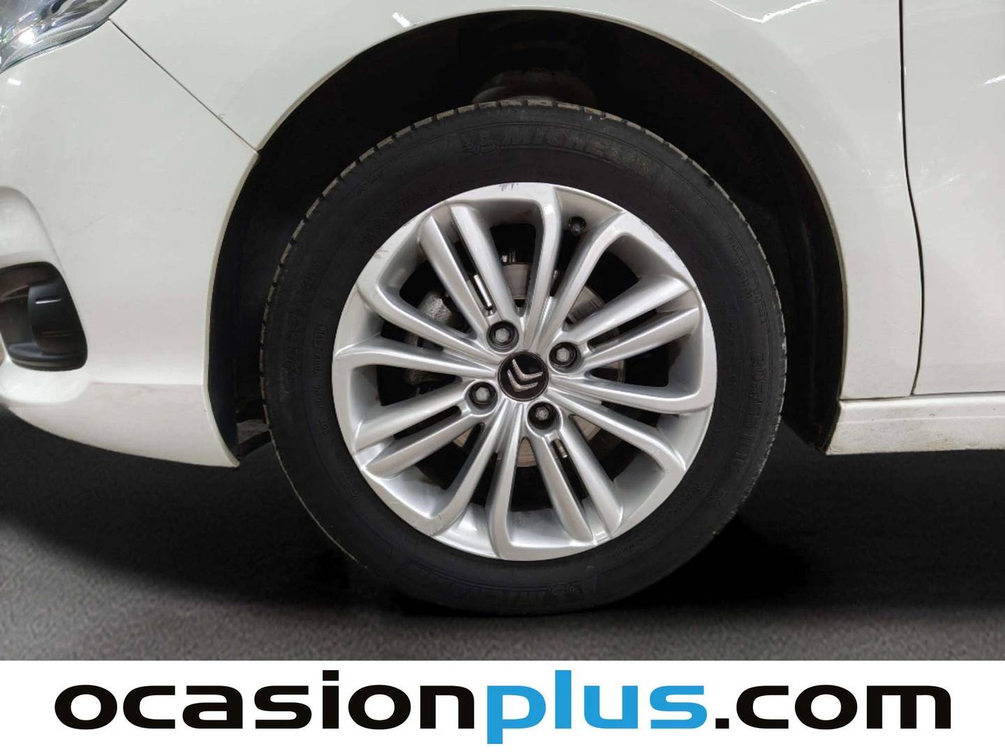 Extras y acabados del Citroën C4 Citroen C4 PureTech 110 Live Edition (110 CV)