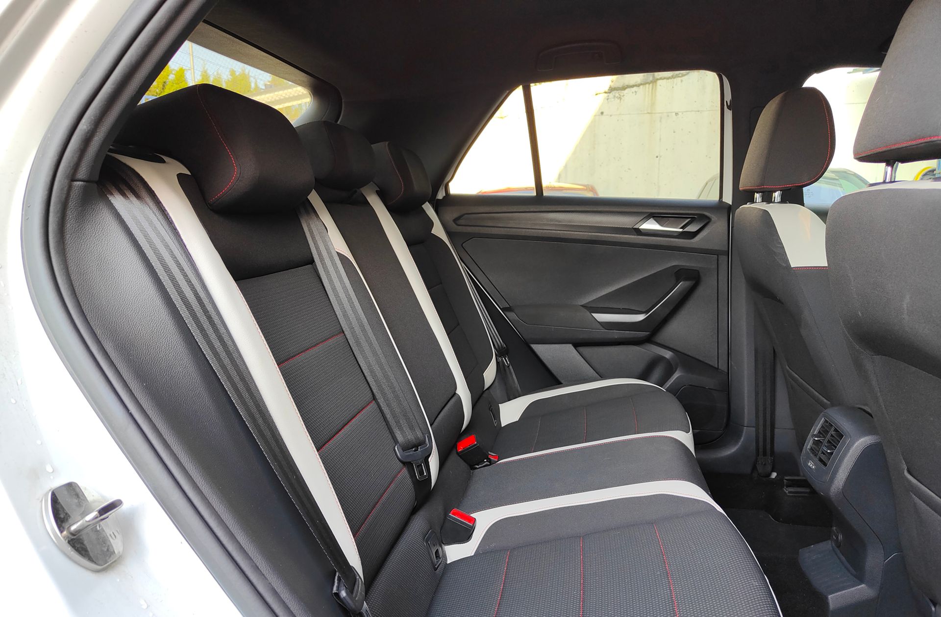 Volkswagen T-Roc Sport 2.0 TDI 4Motion DSG - foto 18
