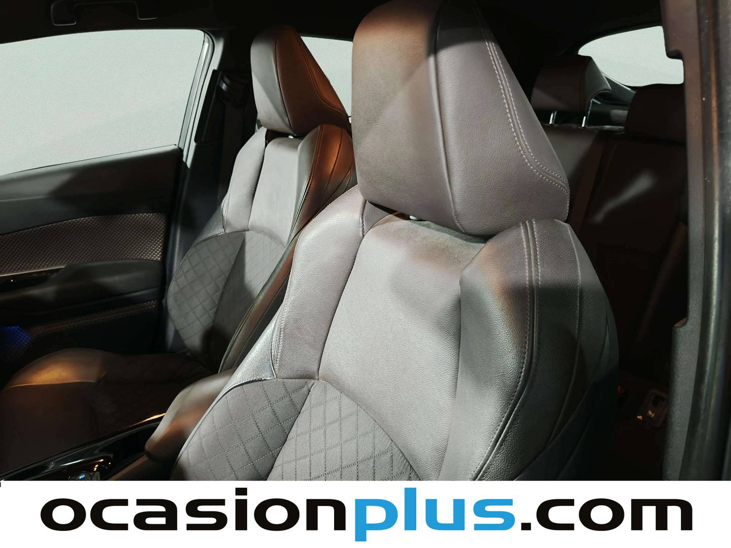 Equipamiento del Toyota C-HR Toyota C-HR 1.8 125H Dynamic Plus (122 CV)