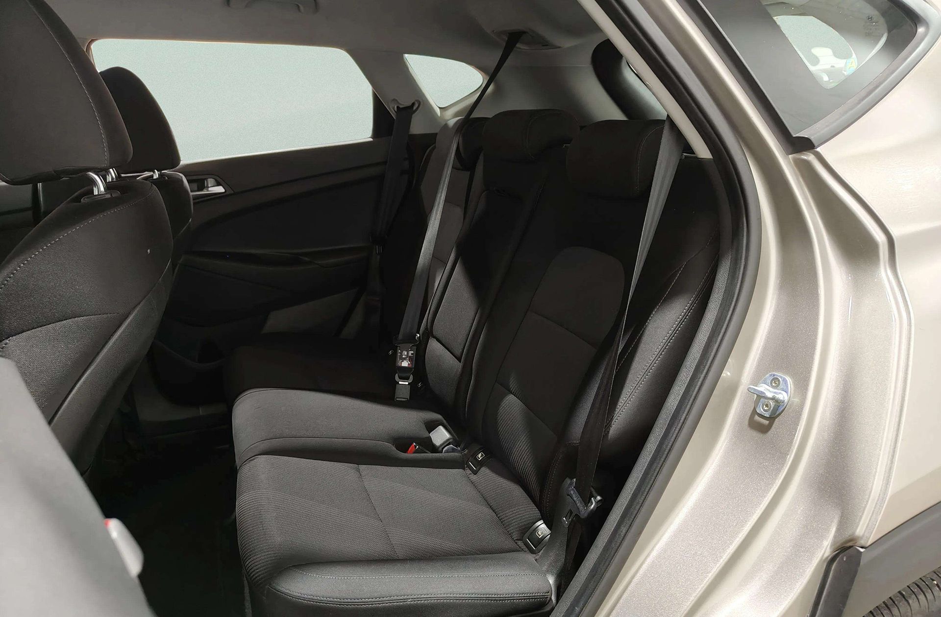 Hyundai Tucson 1.6 GDI BlueDrive Essence 4x2 - foto 9
