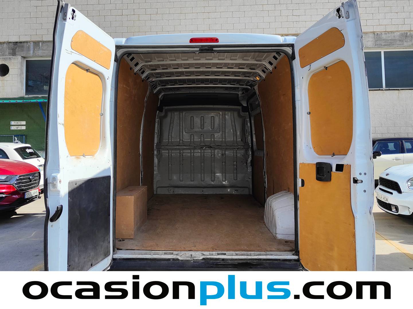 Foto asientos traseros Peugeot Boxer Peugeot Boxer Furgon BlueHDi 140 S&S 335 L3H2 (140 CV)