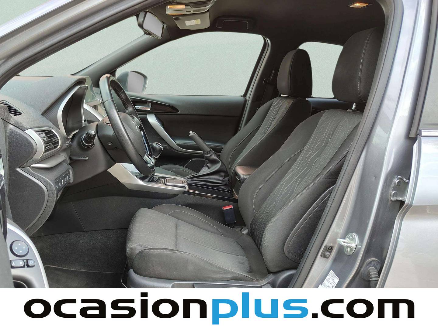 Foto asientos delanteros Mitsubishi Eclipse Cross Mitsubishi Eclipse Cross 150T Motion Black Edition (163 CV)