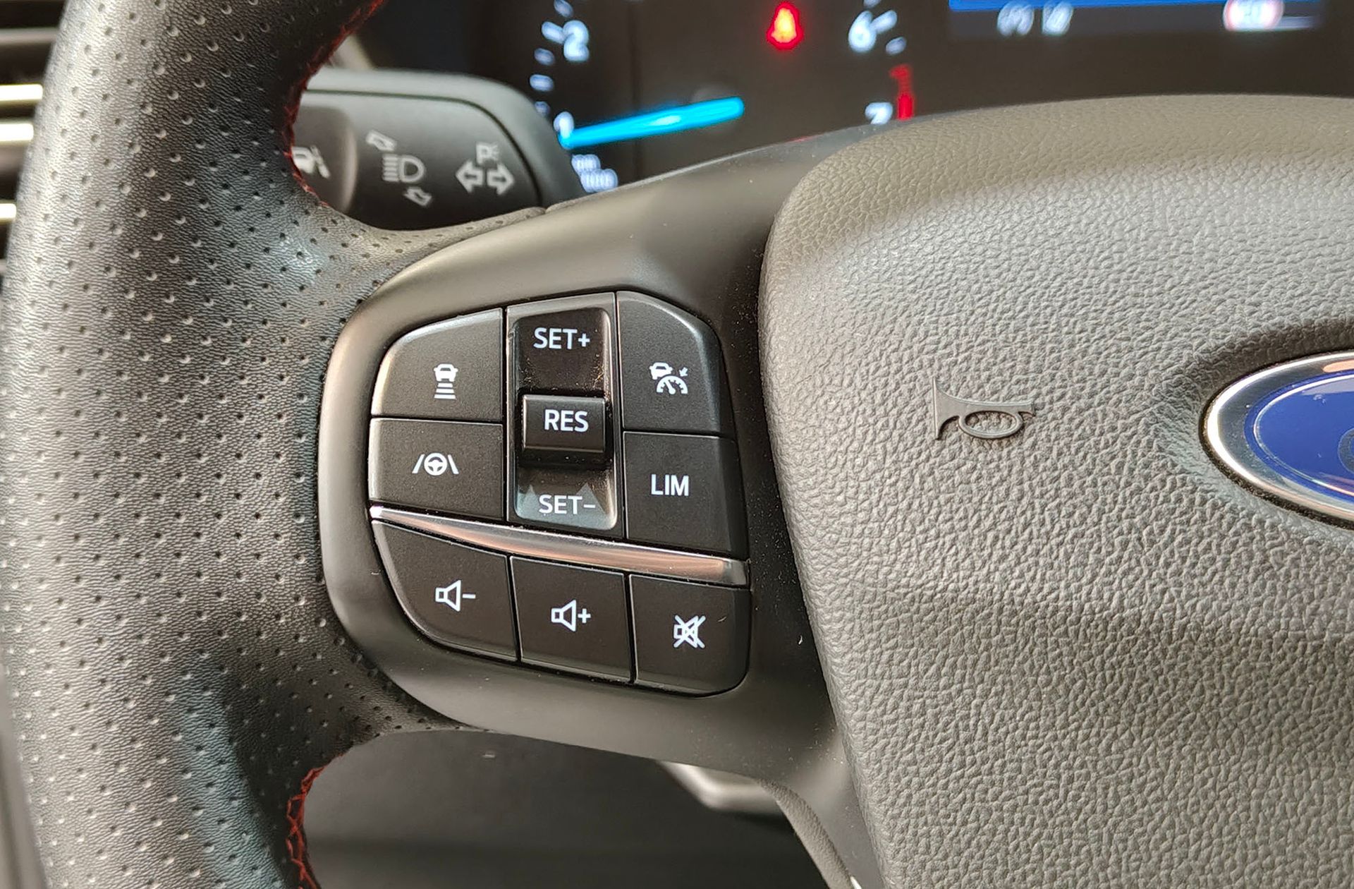 Ford Focus 1.0 EcoBoost MHEV ST-Line - foto 30