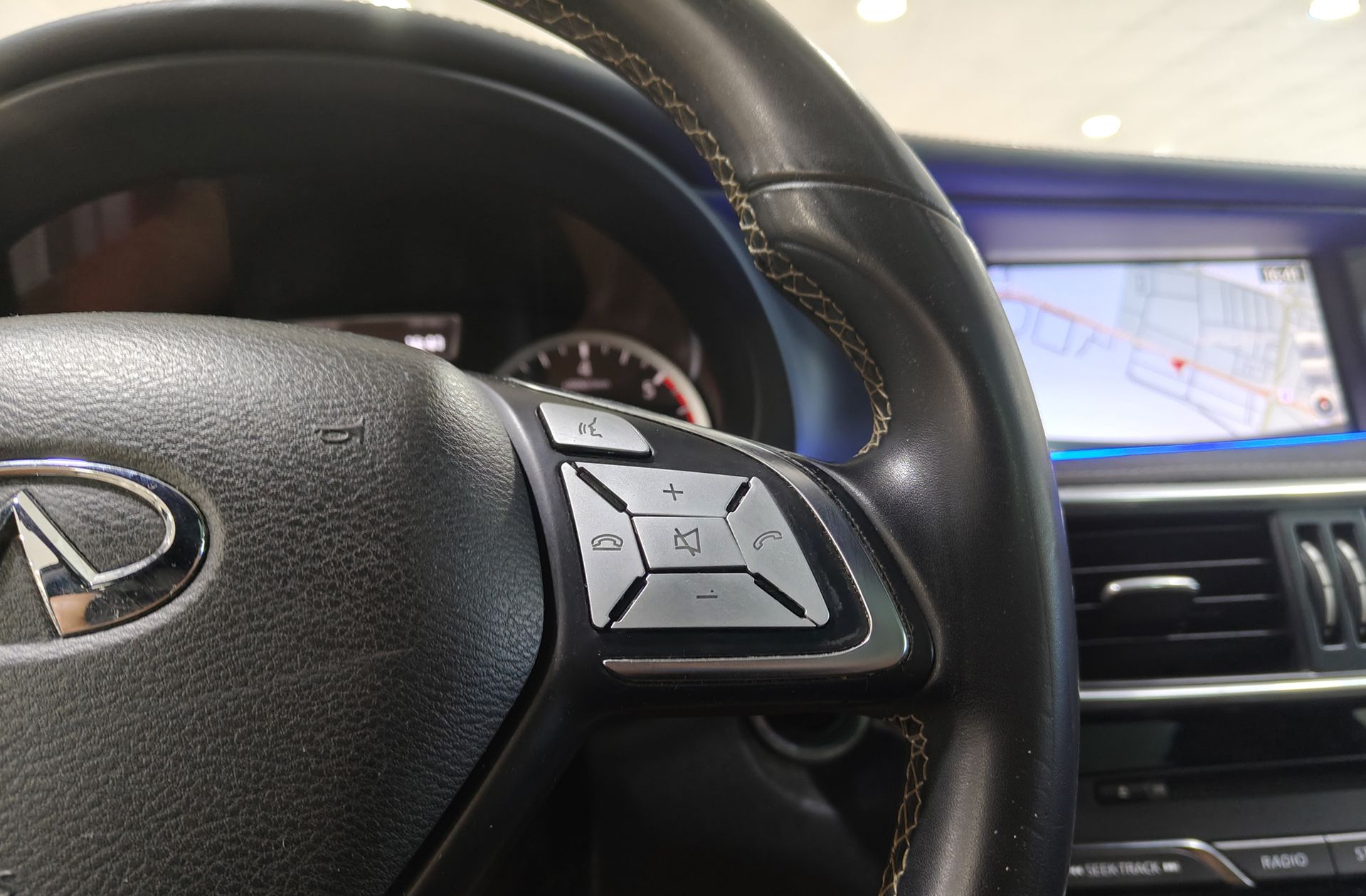 Infiniti Q30 1.5D Sport - foto 32