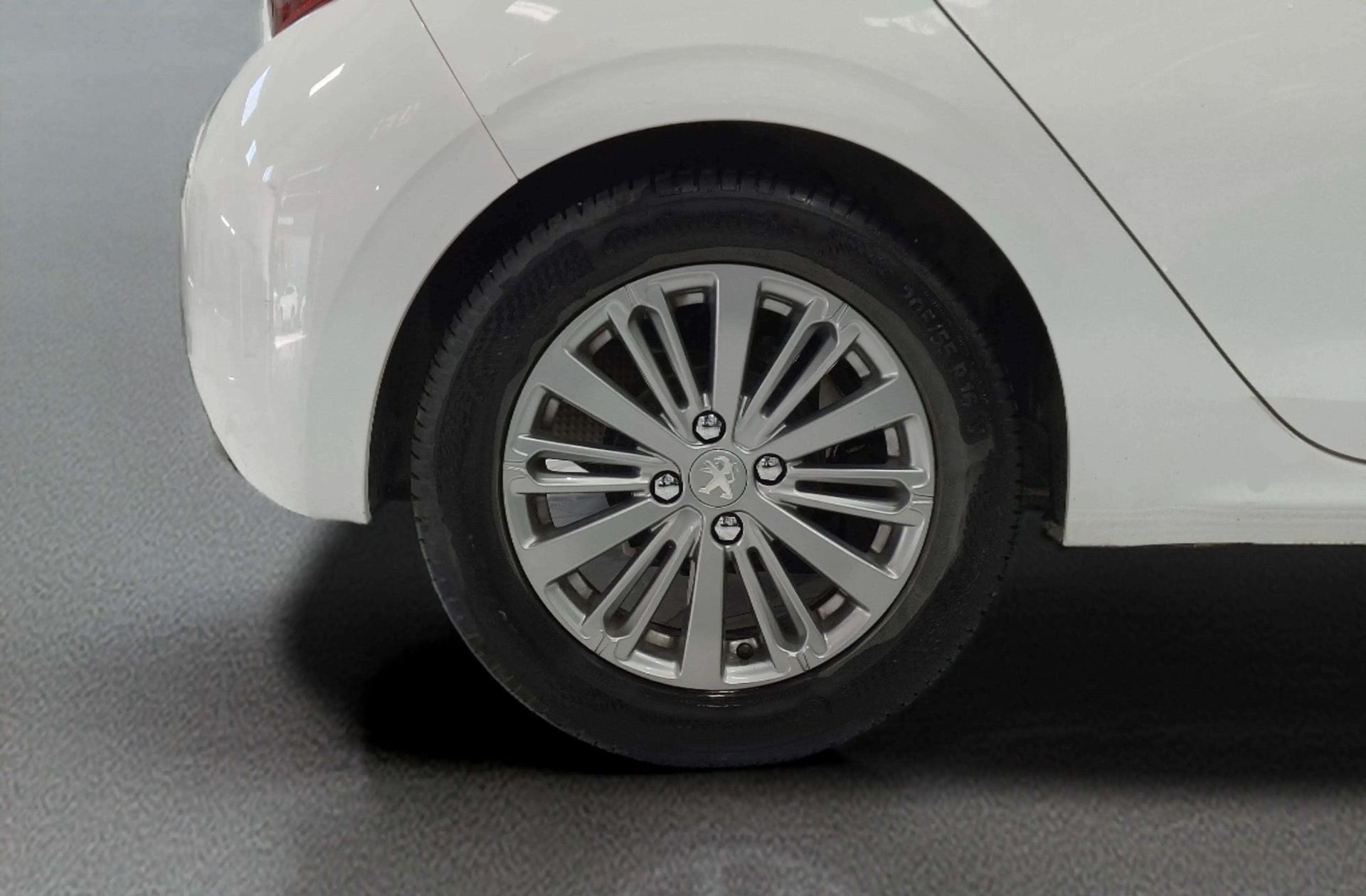 Peugeot 208 PureTech 82 Style - foto 32