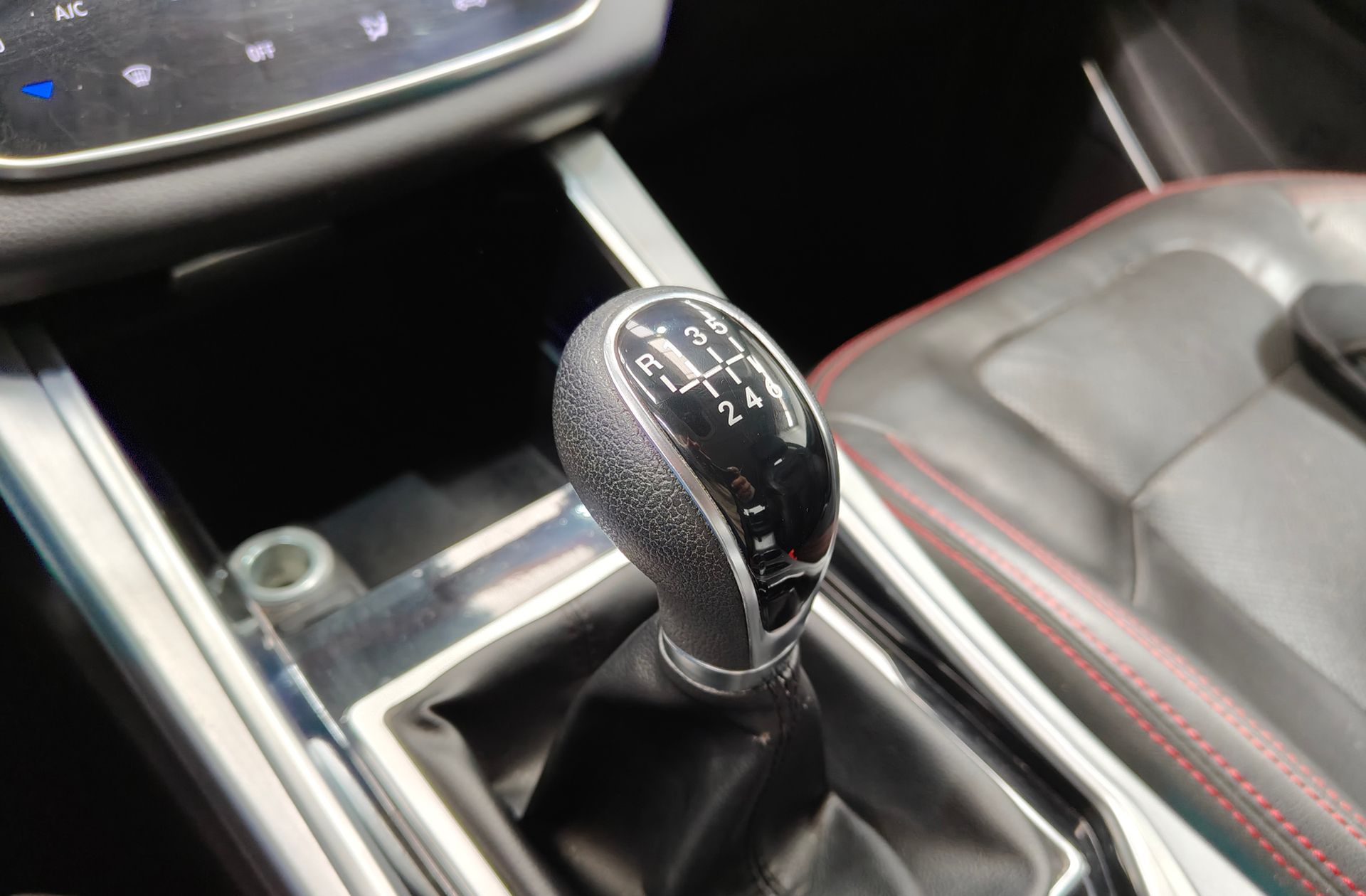 SWM G01 1.5T Luxury - foto 5