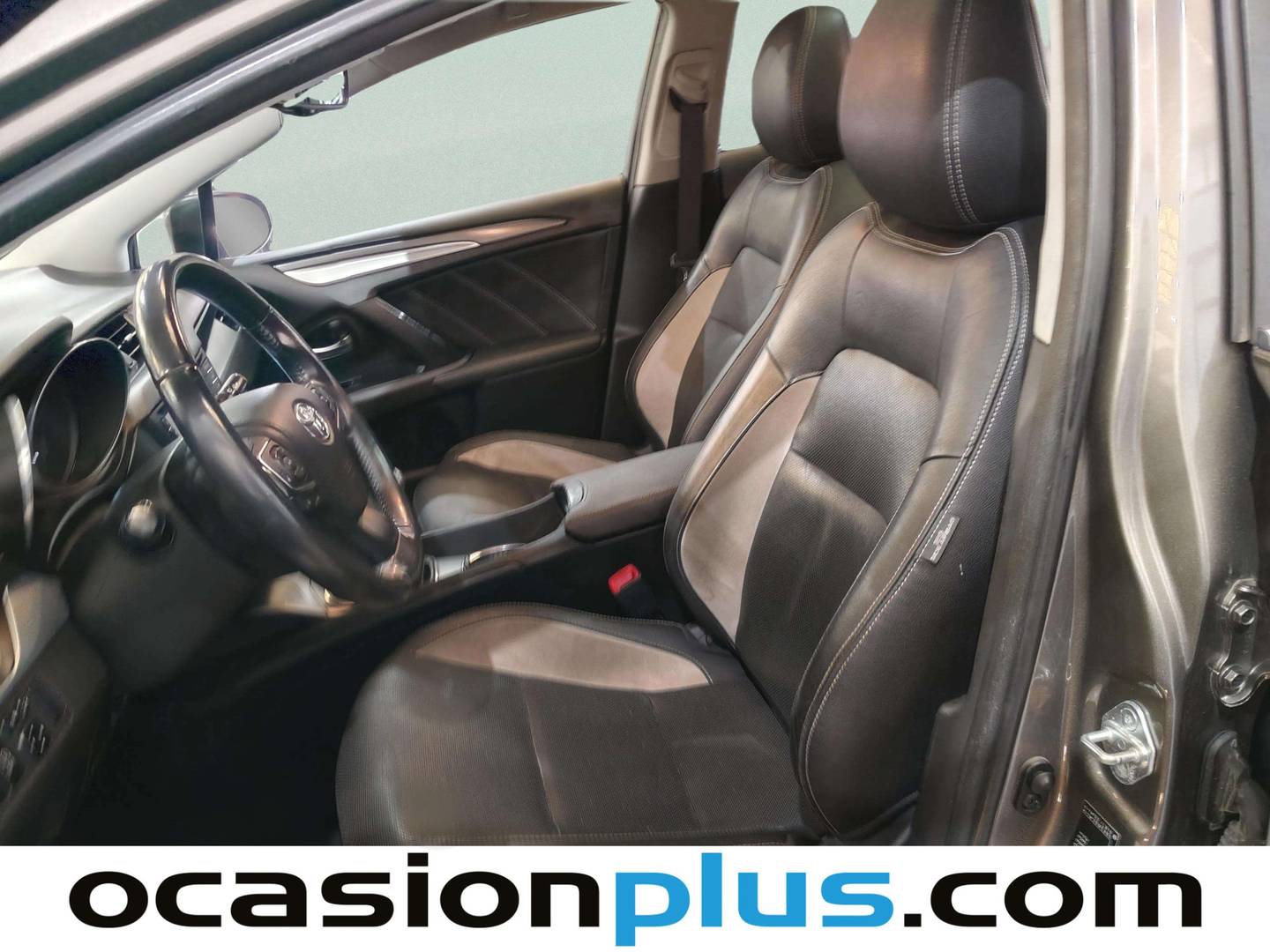 Foto asientos delanteros Toyota Avensis Toyota Avensis 150D Touring Sports Executive TS (143 CV)