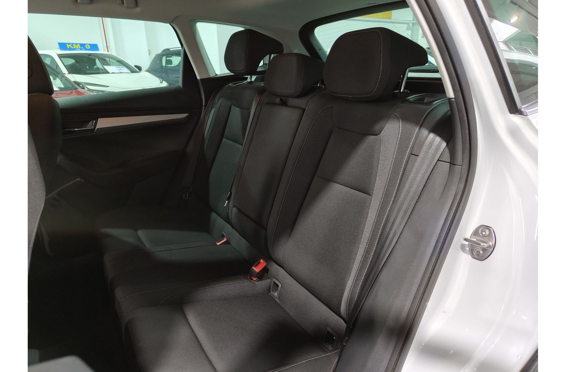 Škoda Karoq 2.0 TDI Selection - foto 13
