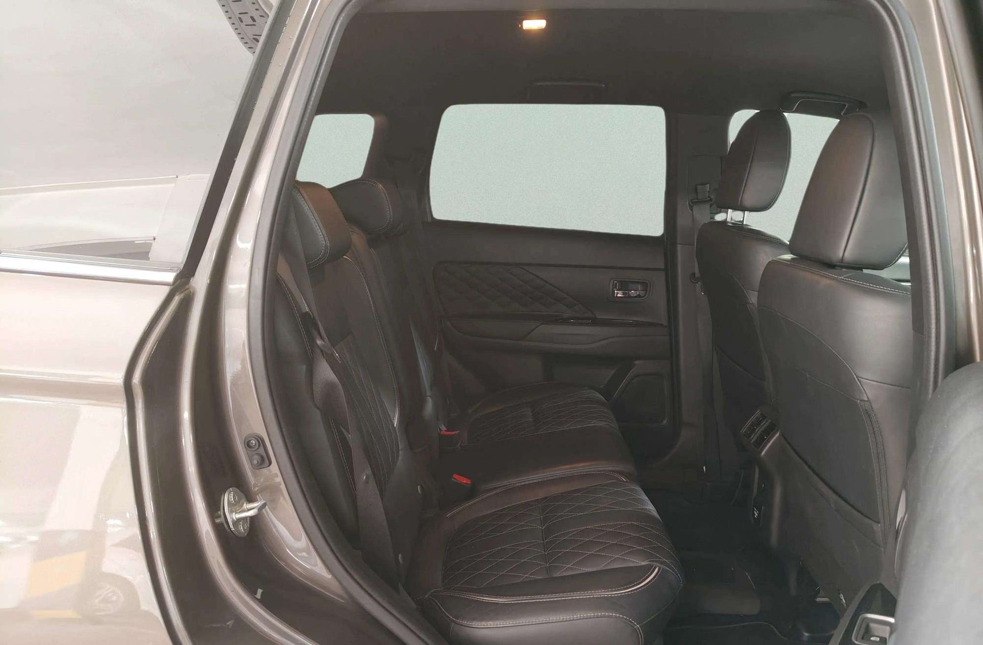 Mitsubishi Outlander 2.4 PHEV Kaiteki 4WD - foto 22