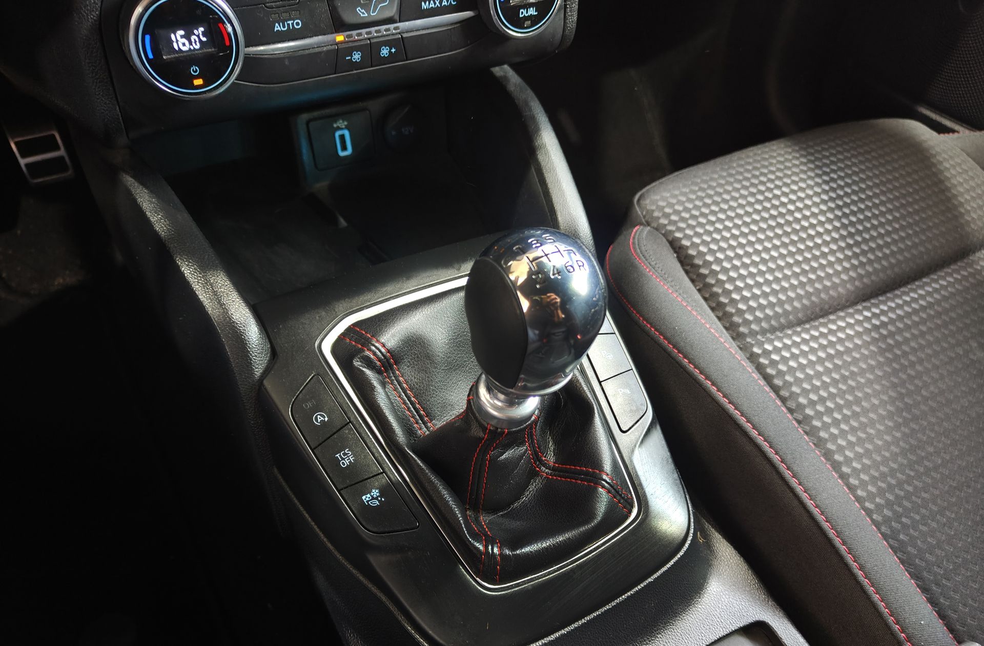 Ford Focus 1.0 EcoBoost MHEV ST-Line - foto 5