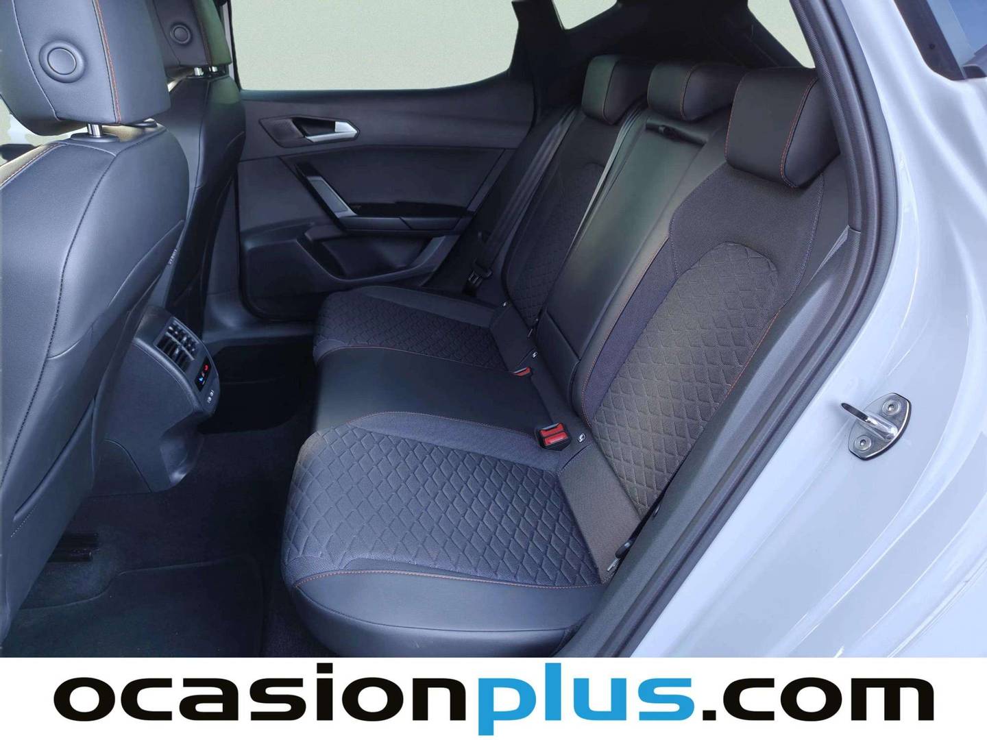 Foto asientos traseros Seat León SEAT León 1.4 e-Hybrid S&S FR XL DSG (204 CV)
