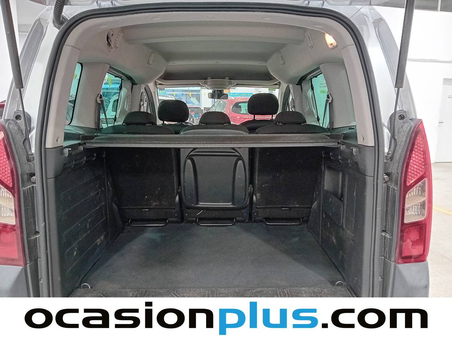 Foto Peugeot Partner Peugeot Partner Tepee 1.2 PureTech Outdoor (110 CV)