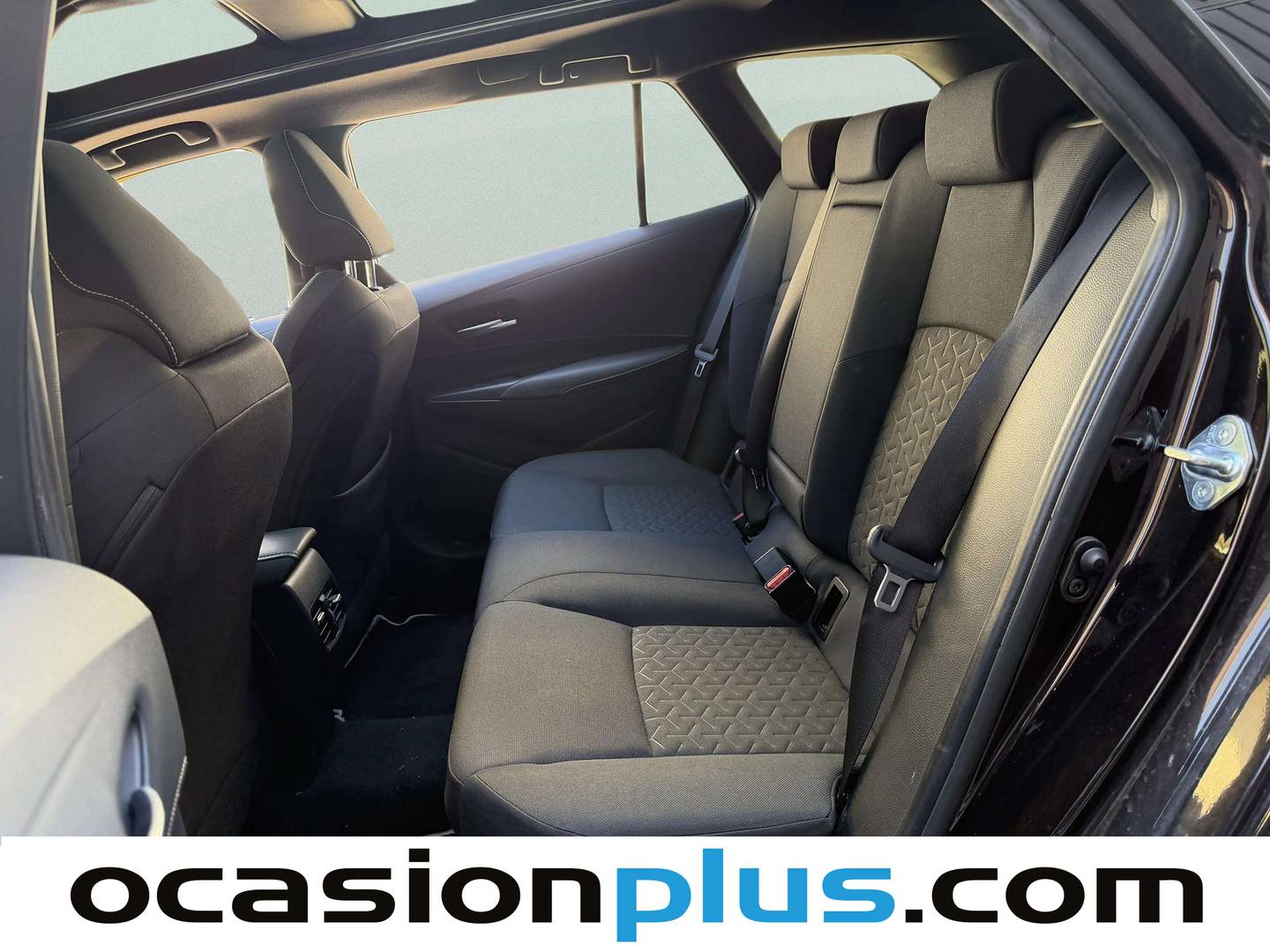 Foto asientos traseros Toyota Corolla Toyota Corolla 180H Feel! E-CVT (180 CV)