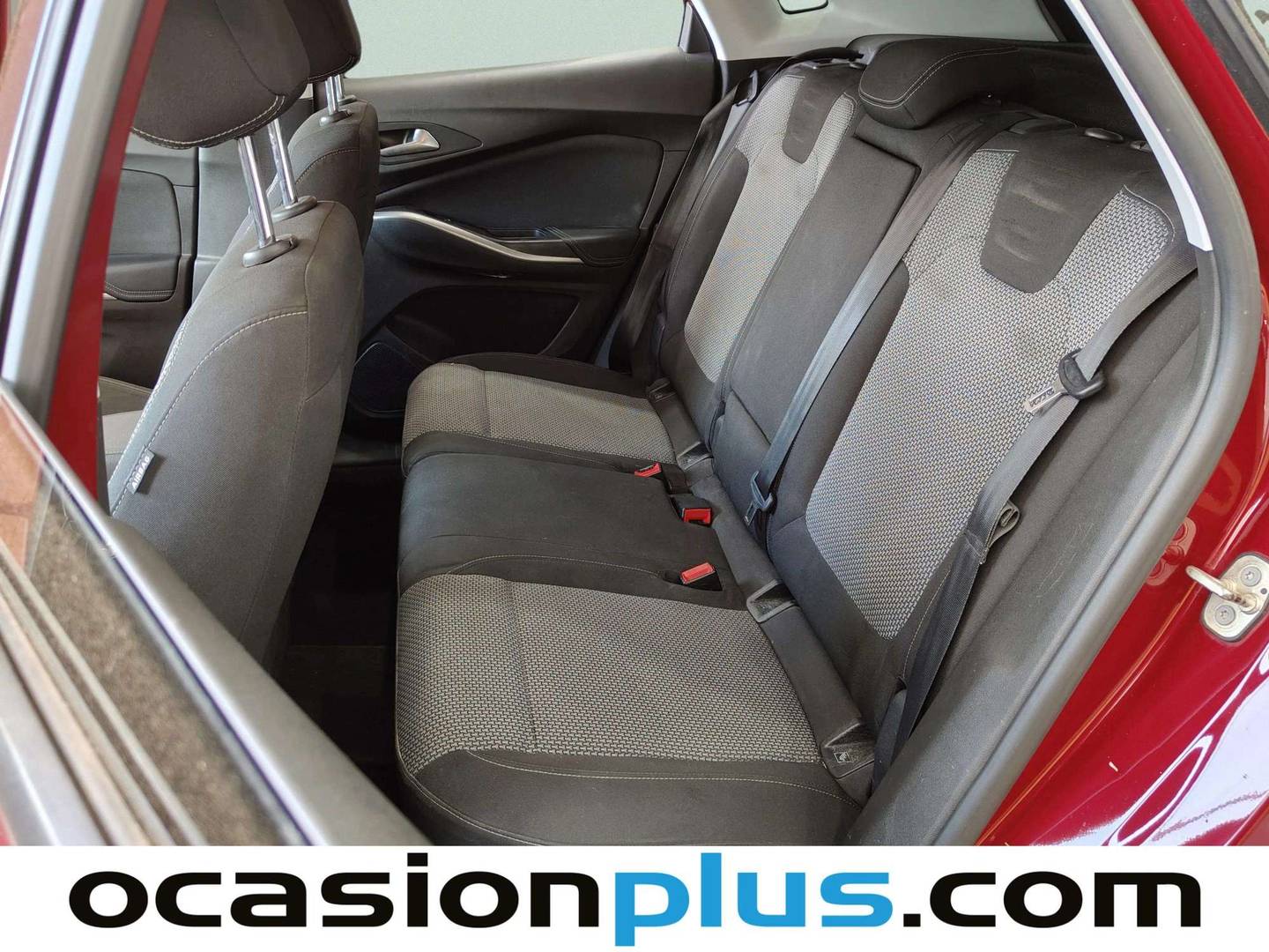 Foto asientos traseros Opel Grandland X Opel Grandland X 1.2 Turbo Selective (130 CV)