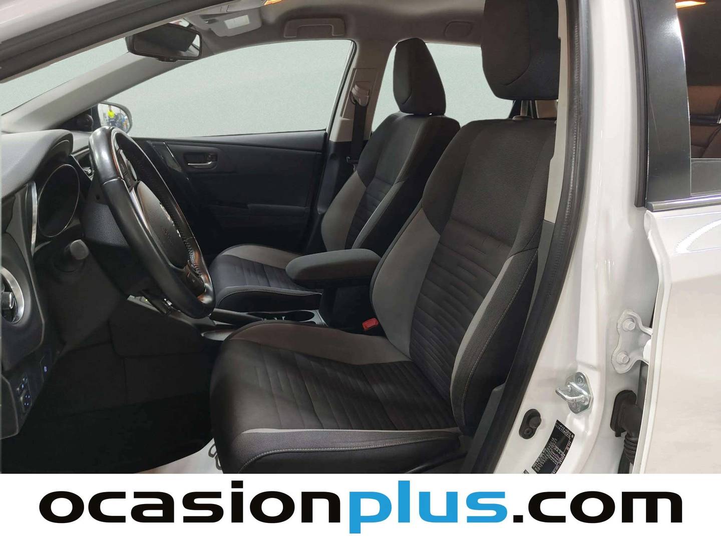Foto asientos delanteros Toyota Auris Toyota Auris 140H Hybrid Touring Sports Business (136 CV)