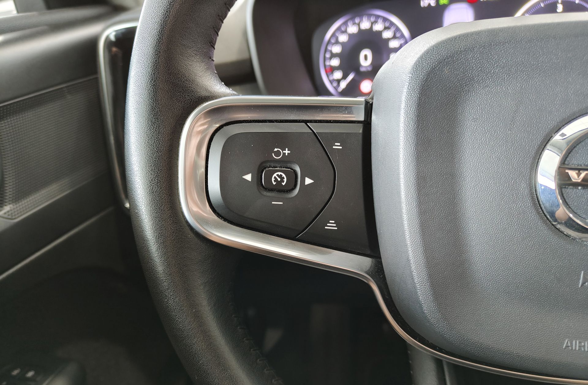 Volvo XC40 D3 Business Plus - foto 36