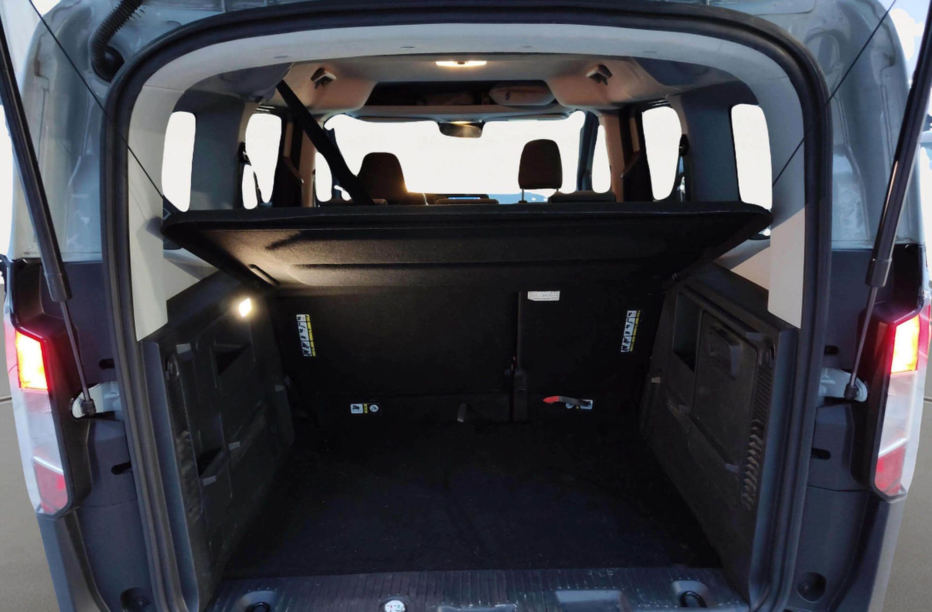 Ford Tourneo Courier 1.0 EcoBoost Titanium - foto 15