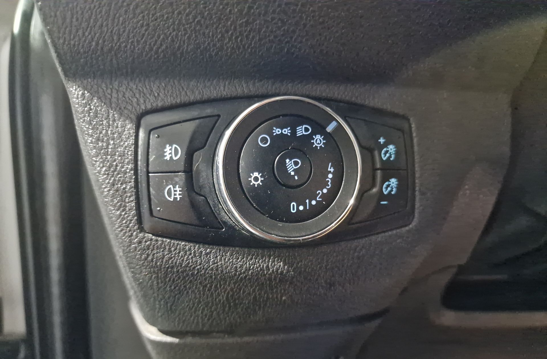 Ford Tourneo Courier 1.0 EcoBoost Titanium - foto 22