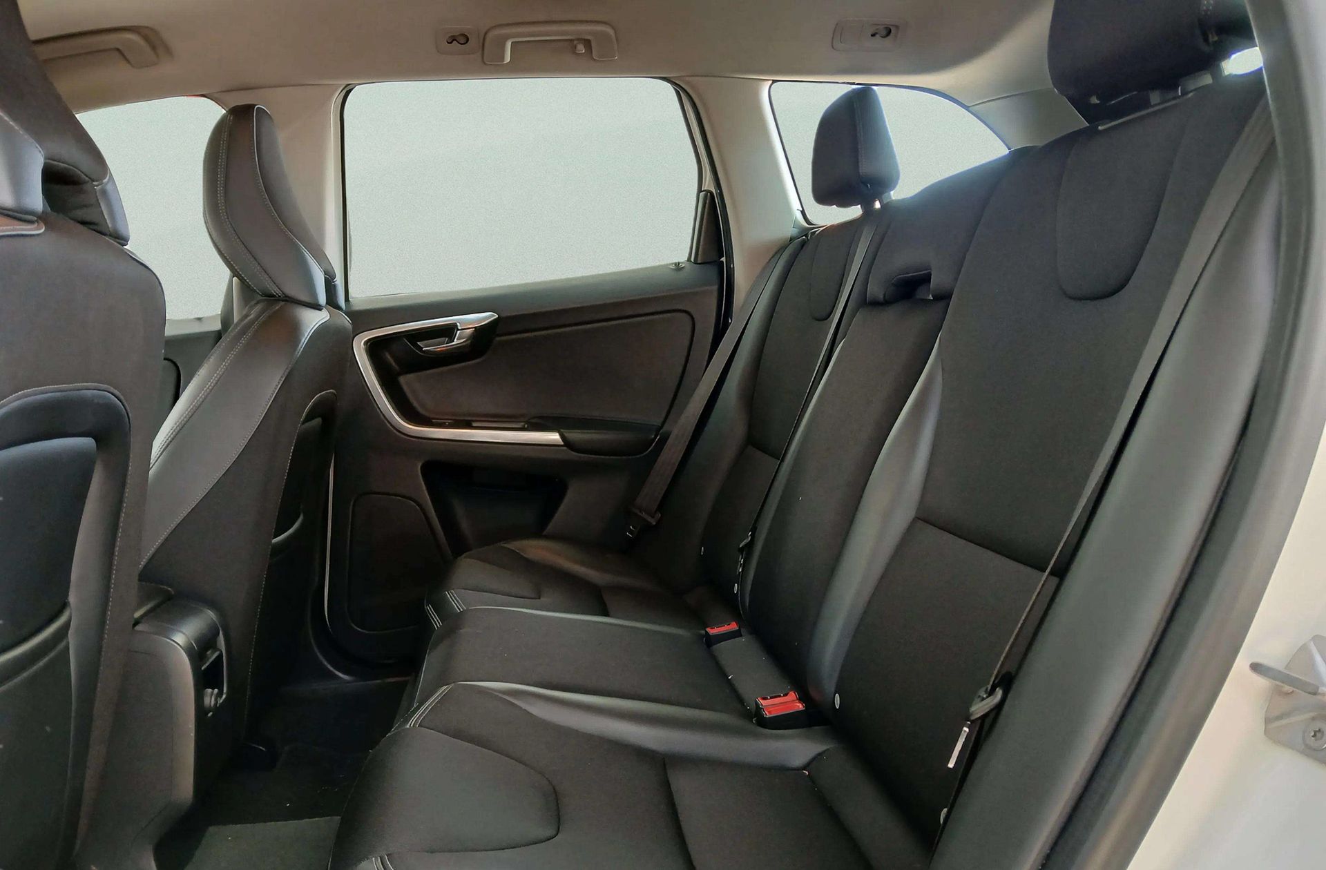 Volvo XC60 D4 Momentum - foto 10