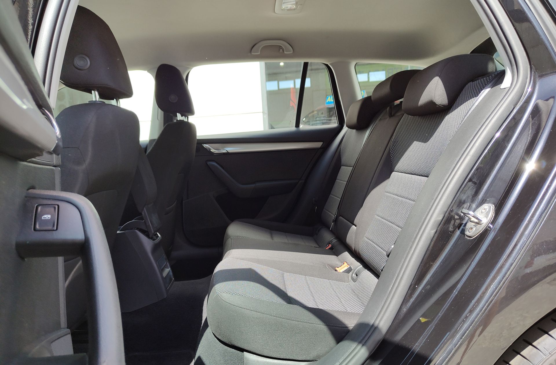 Škoda Octavia Combi Combi 1.6 TDI CR Ambition - foto 10