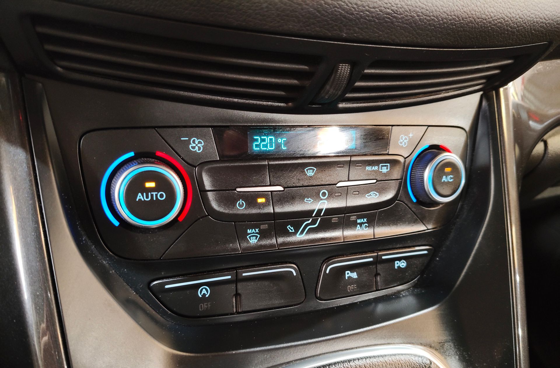 Ford C-Max 1.0 EcoBoost Titanium - foto 26
