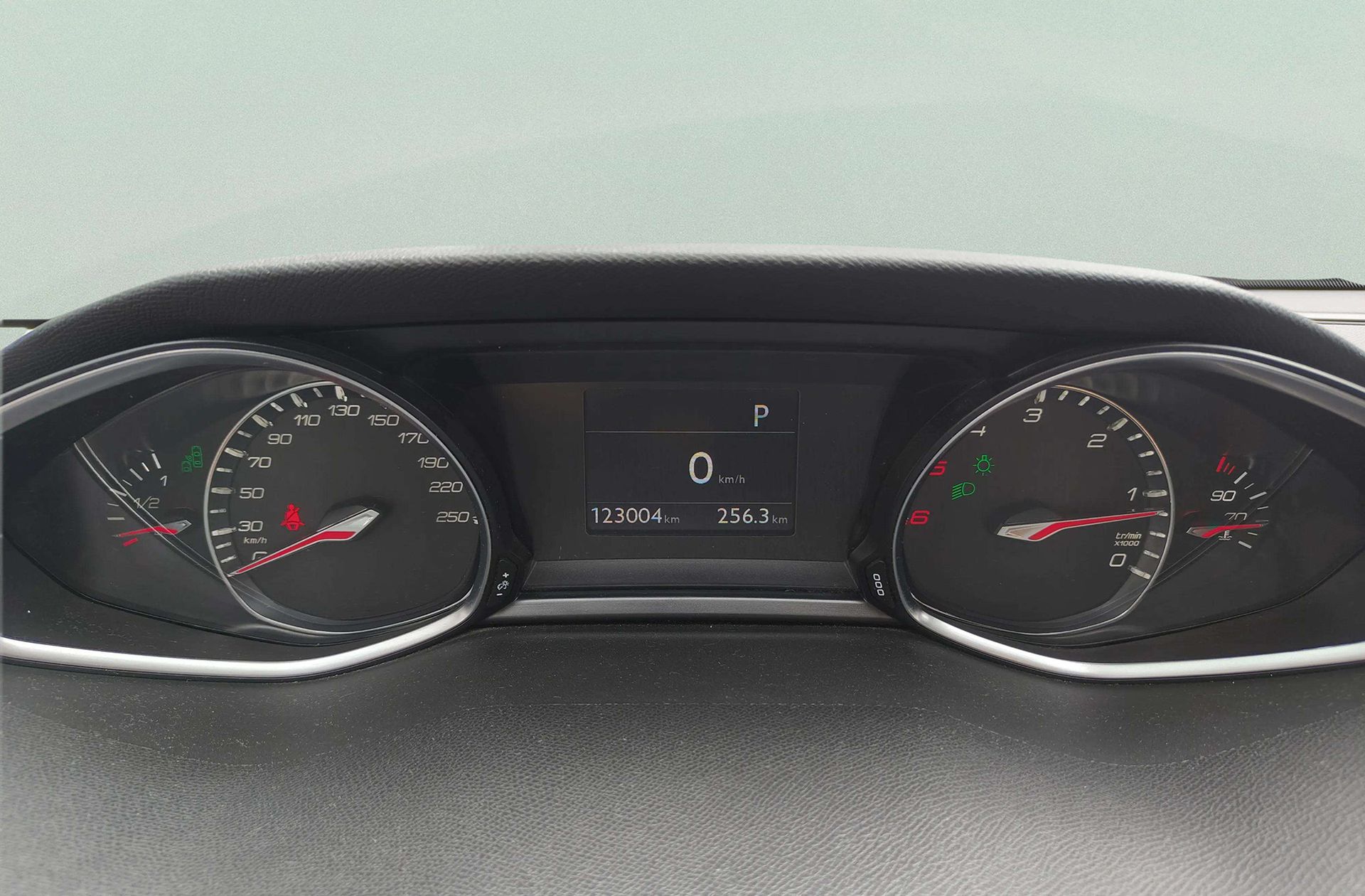 Peugeot 308 SW 2.0 BlueHDi Allure - foto 32