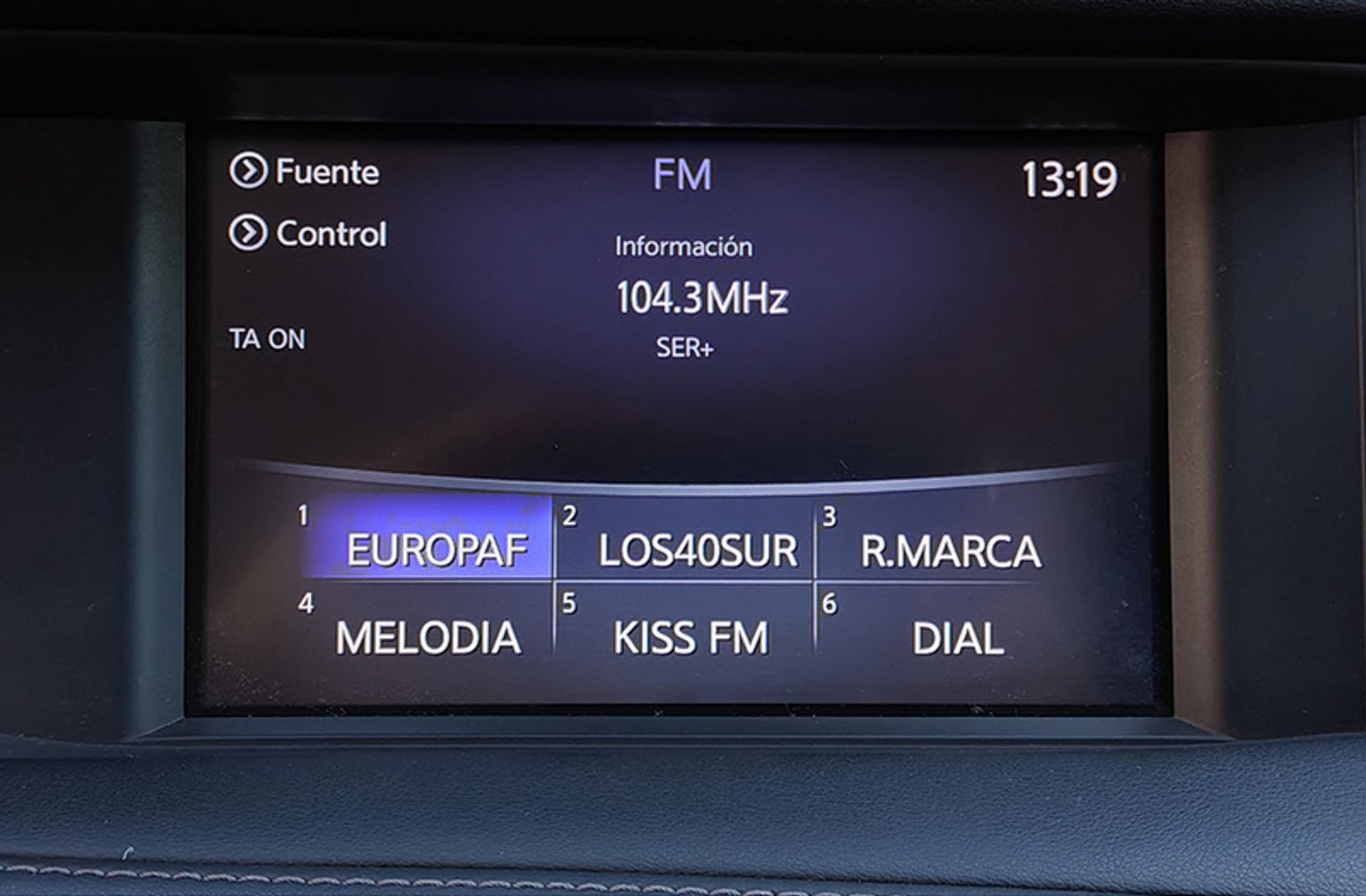 Infiniti Q30 2.2D Premium 7DCT - foto 35