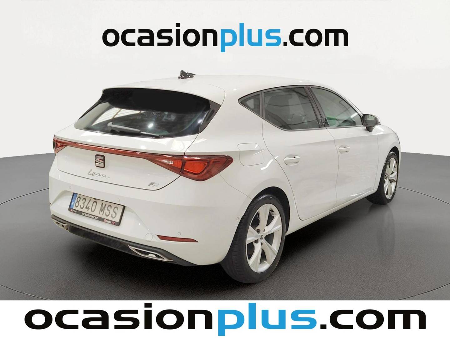 Foto trasera Seat León Seat León 1.0 eTSI S&S FR 25 Aniversario DSG (110 CV) derecha