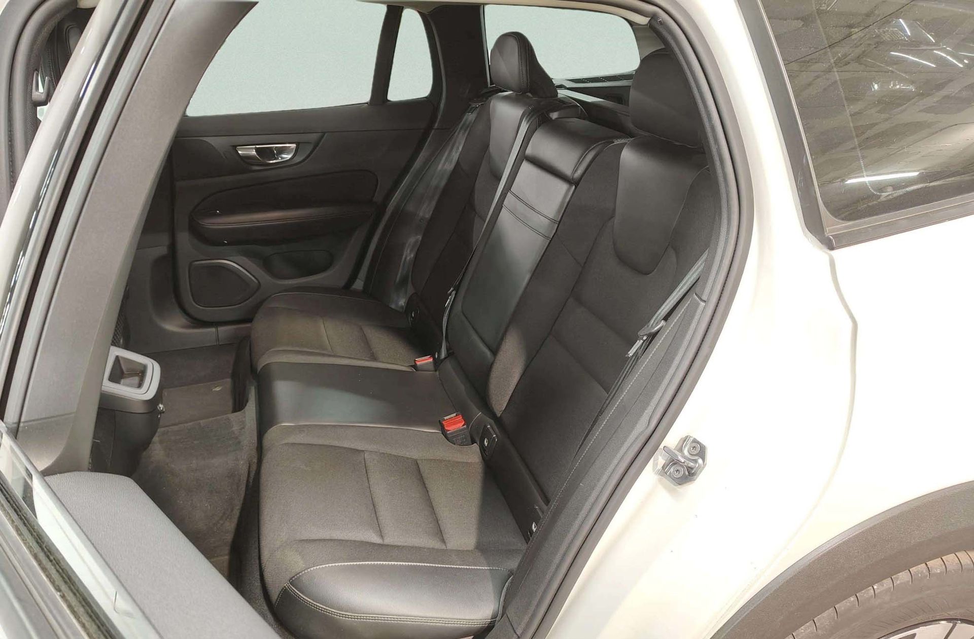 Volvo V60 D4 AWD - foto 14