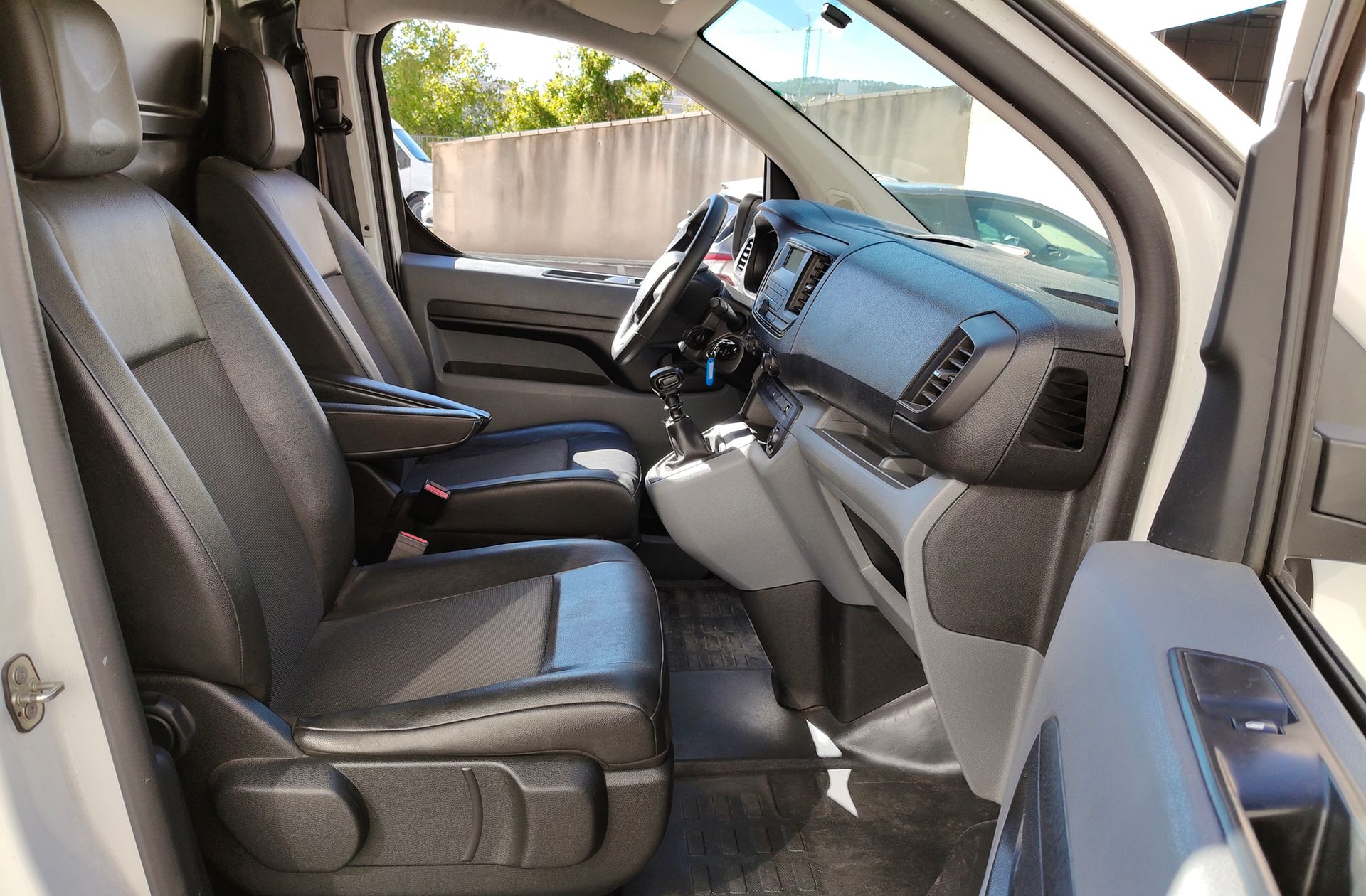 Peugeot Expert Furgon BlueHDi 120 Pro Standard - foto 13