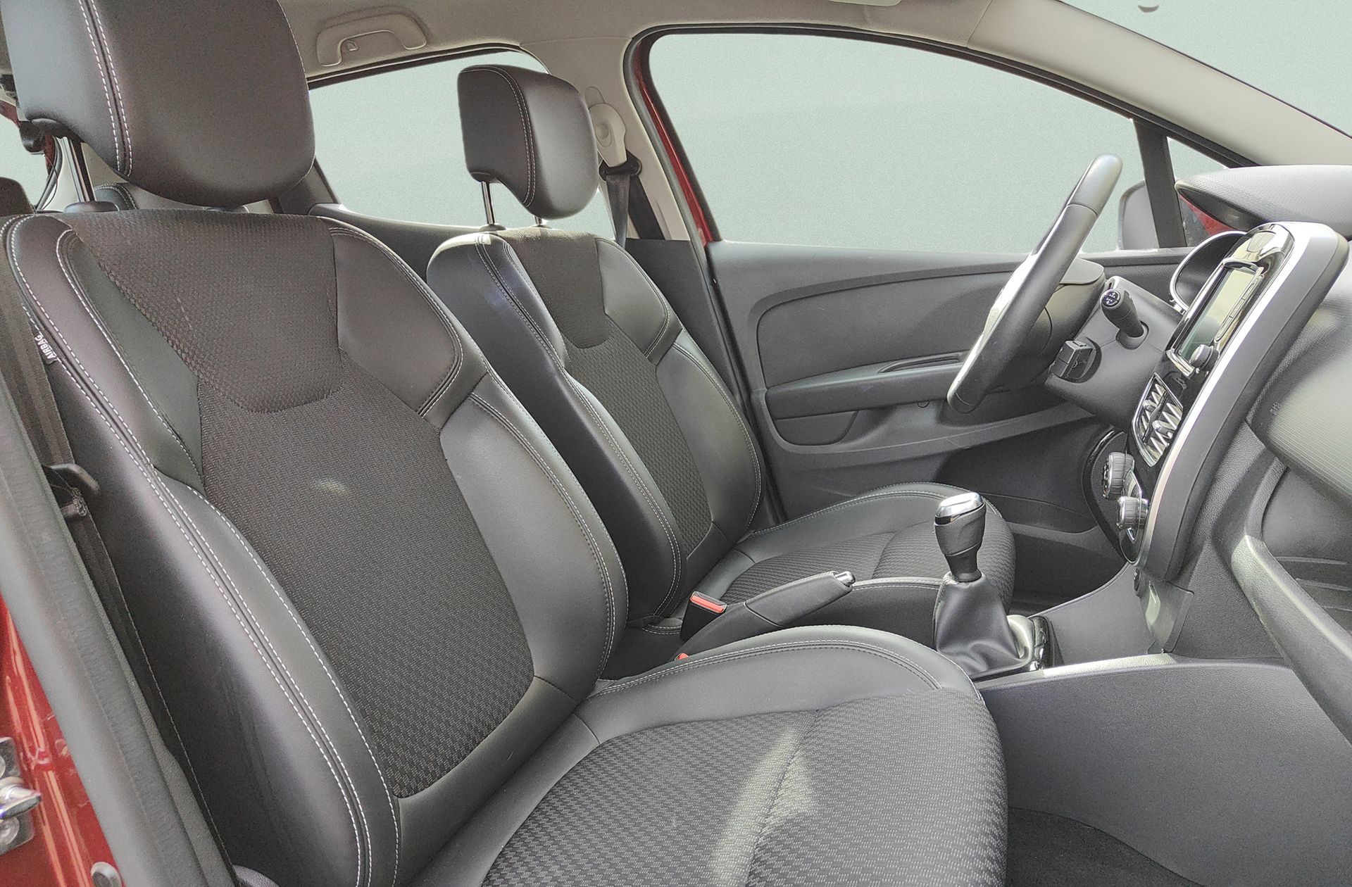 Renault Clio Zen TCe - foto 19