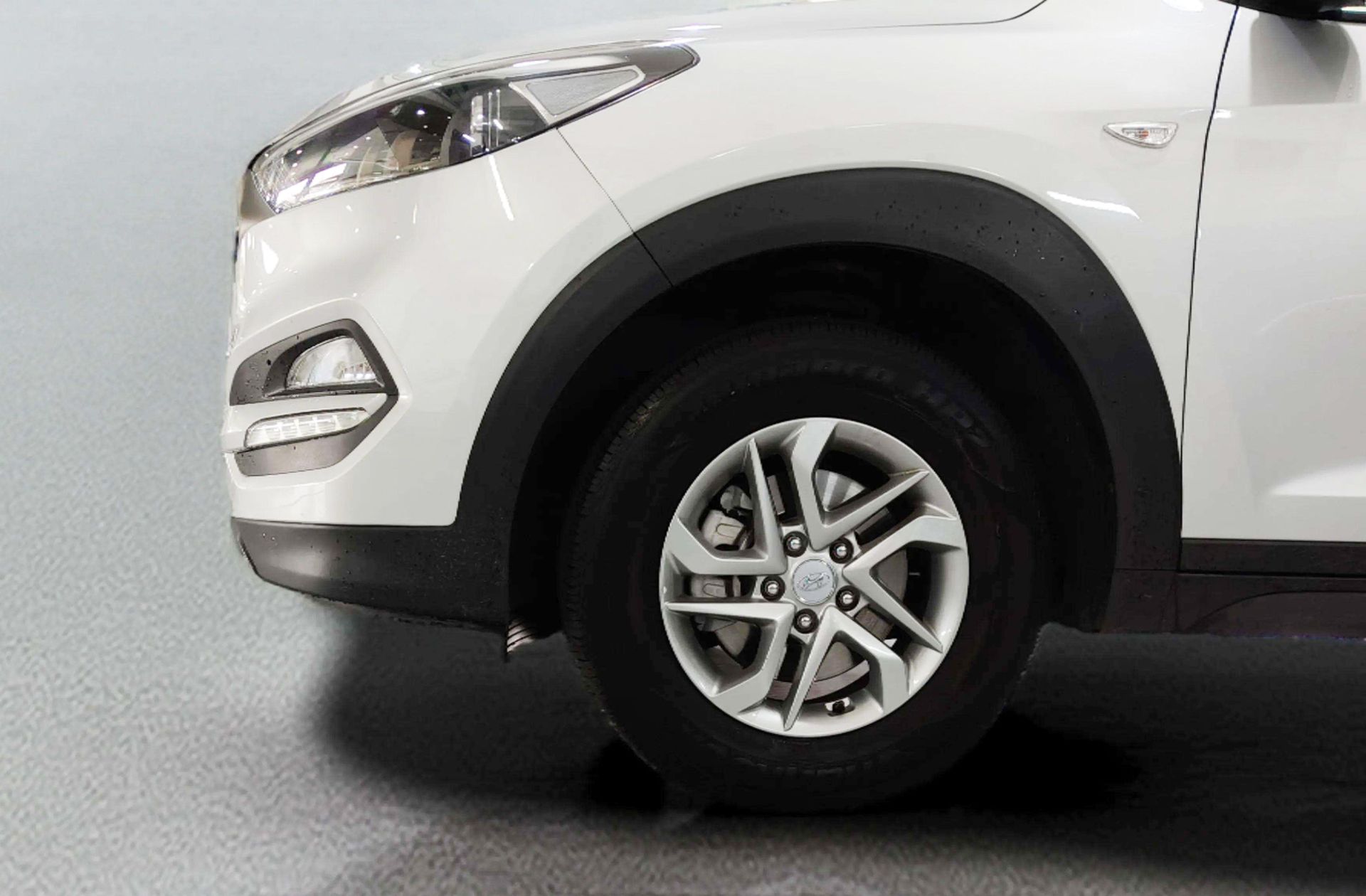 Hyundai Tucson 1.6 GDI BlueDrive Essence 4x2 - foto 30