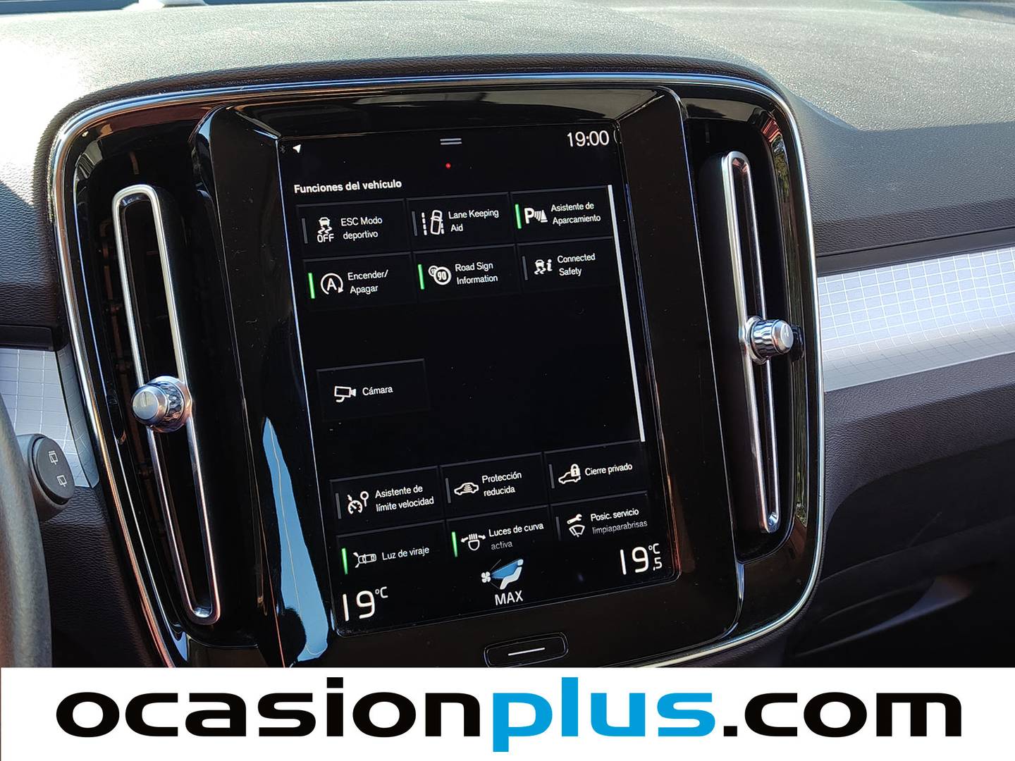 Foto Volvo XC40 Volvo XC40 T3 Momentum Pro Auto (163 CV)