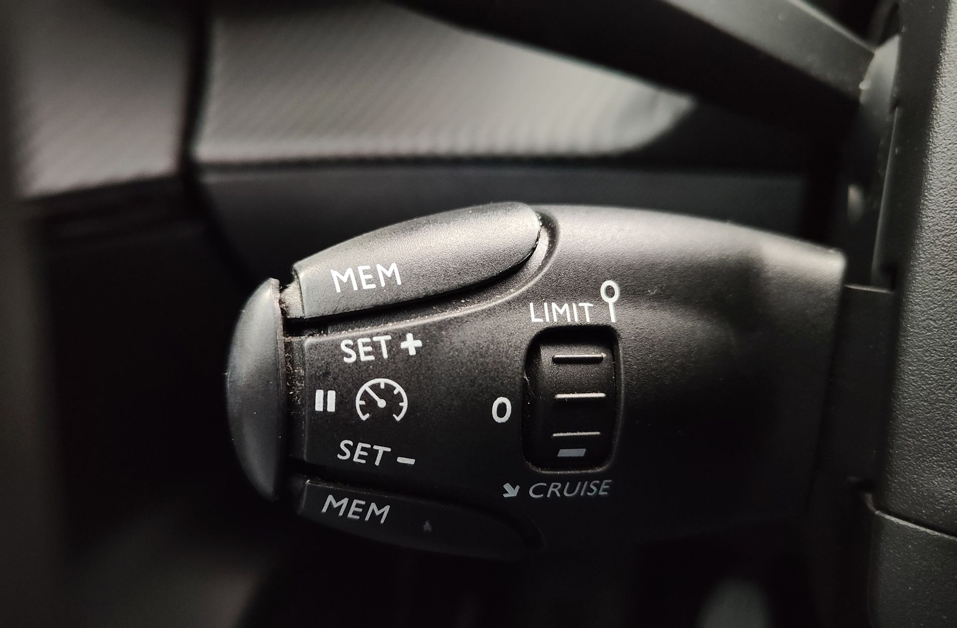 Peugeot 2008 PureTech 100 Allure Pack - foto 23