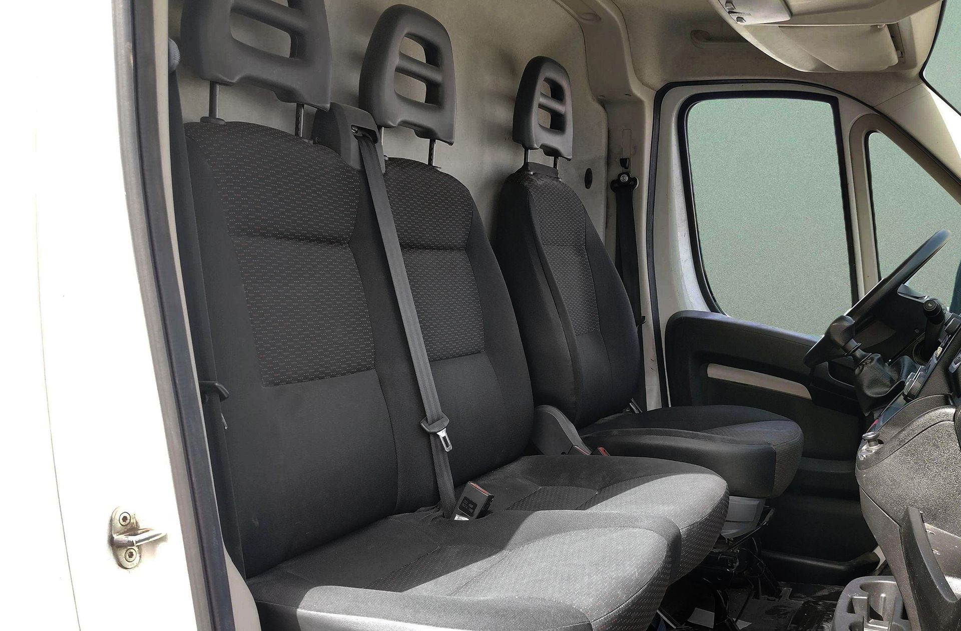 Peugeot Boxer Furgon BlueHDi 140 333 L2H2 - foto 11
