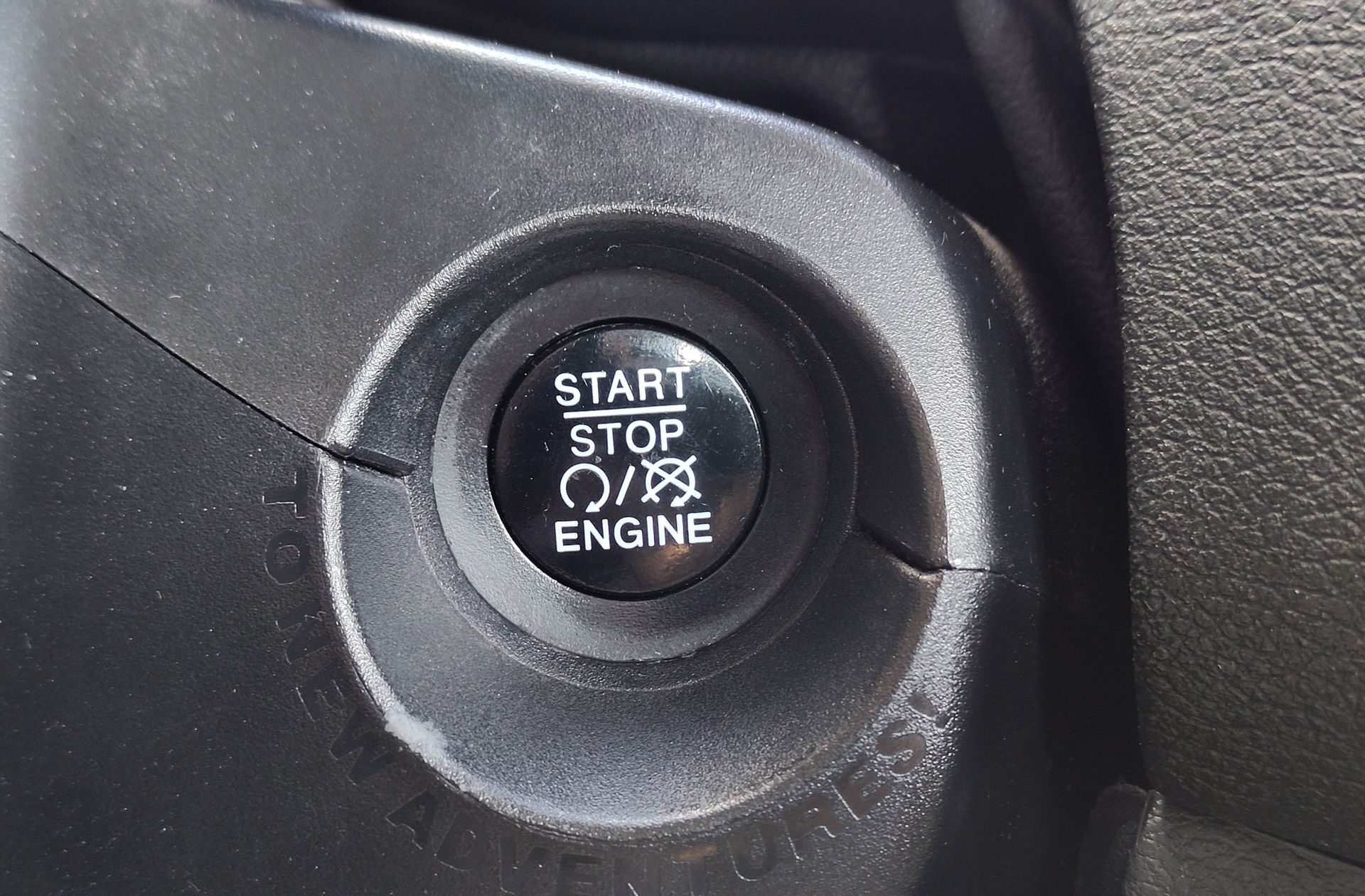 Jeep Renegade 1.4 MultiAir Longitude 4x2 - foto 28