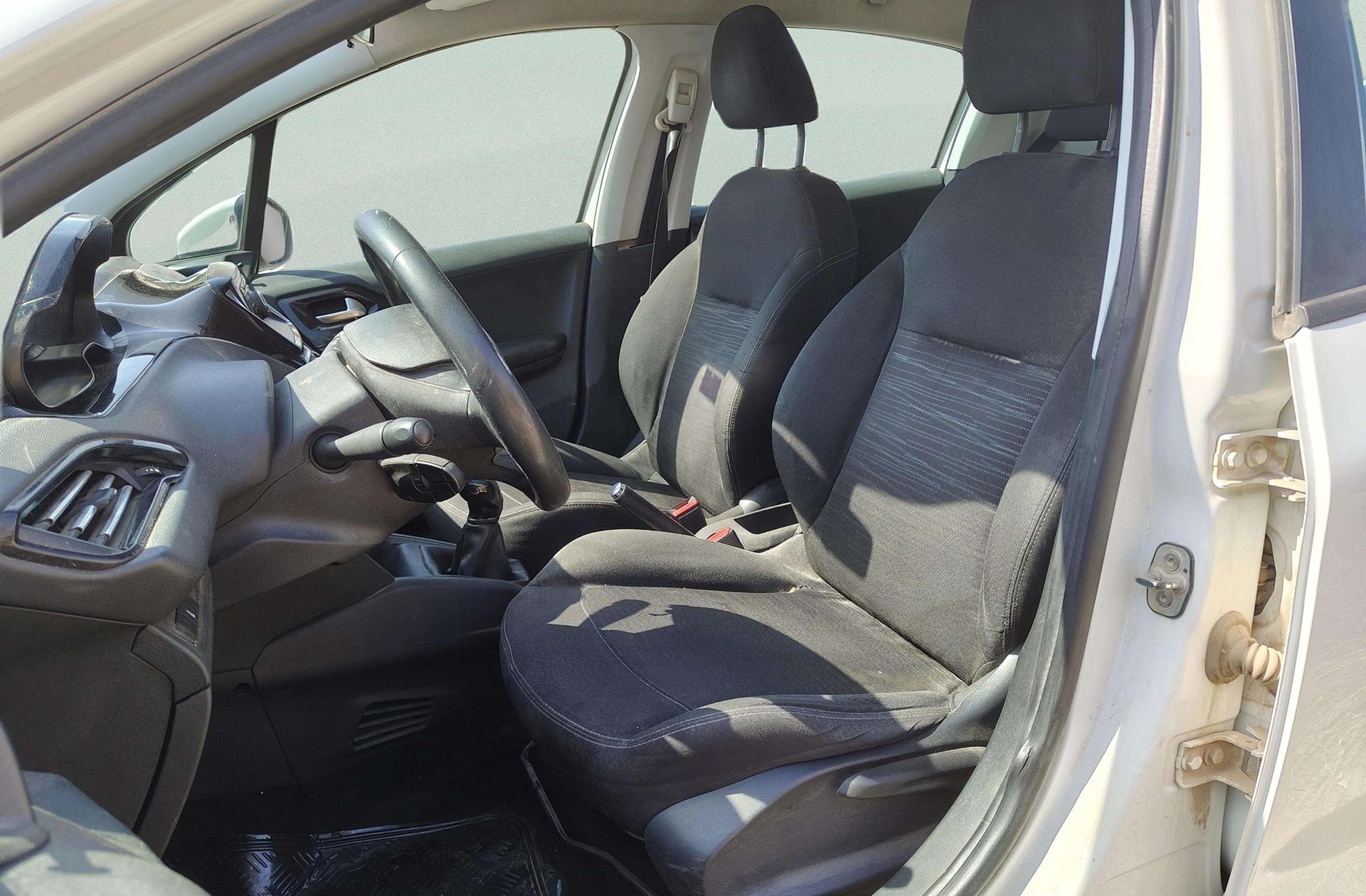 Peugeot 208 1.4 HDi Business Line - foto 7