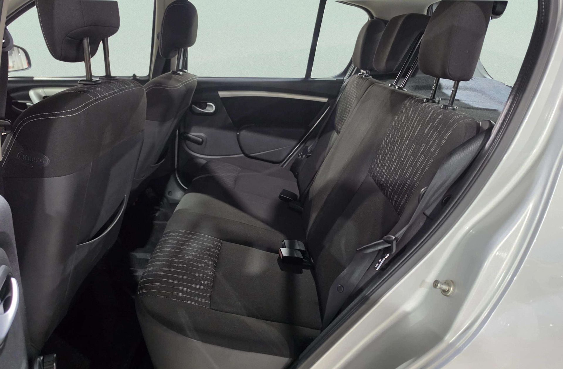 Dacia Sandero Laureate 1.2 - foto 9