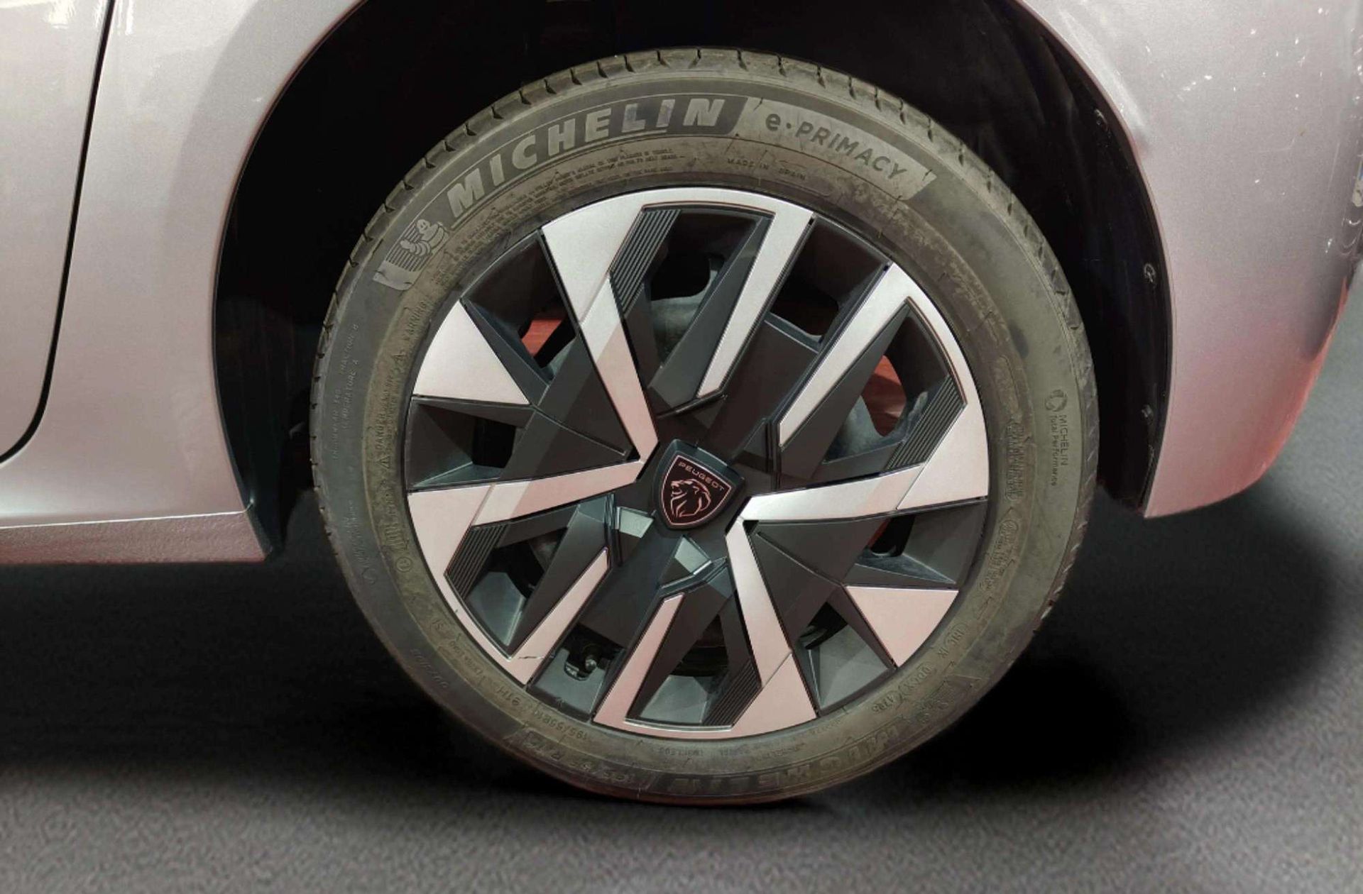 Peugeot 208 Style Hybrid 110 eDCS6 - foto 35
